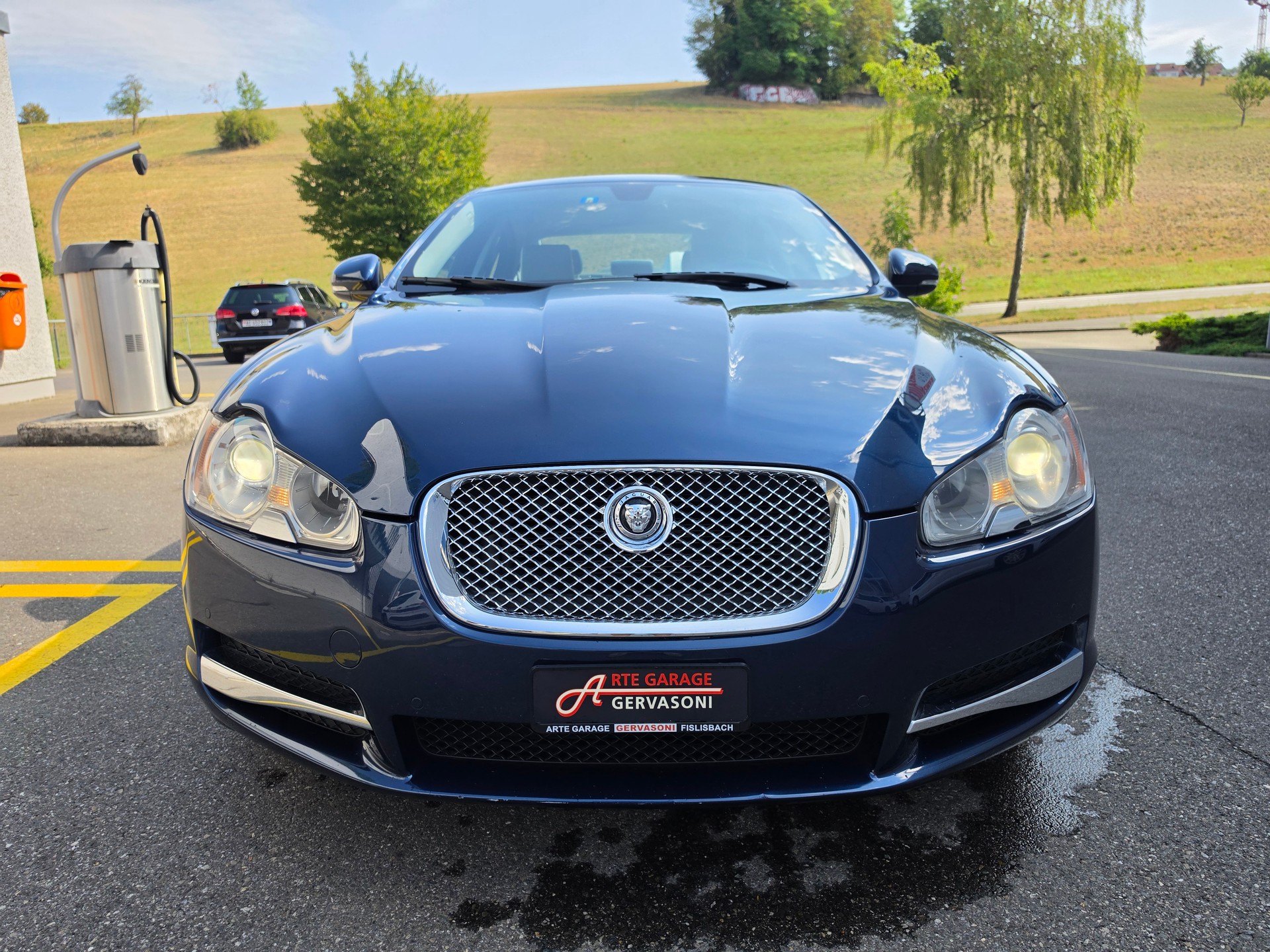 JAGUAR XF 3.0 V6 Premium Luxury-showroom-element-1