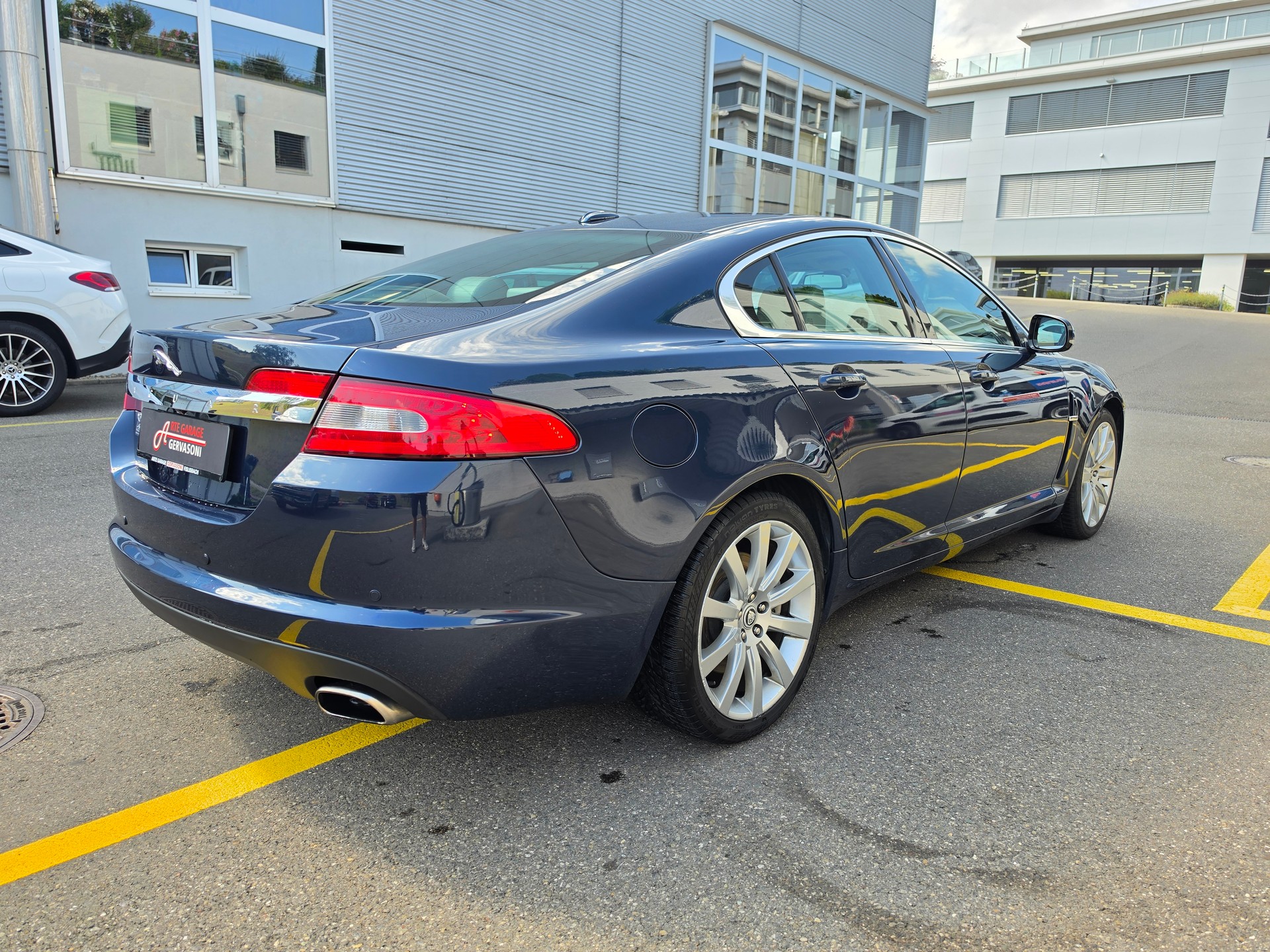 JAGUAR XF 3.0 V6 Premium Luxury-image-4