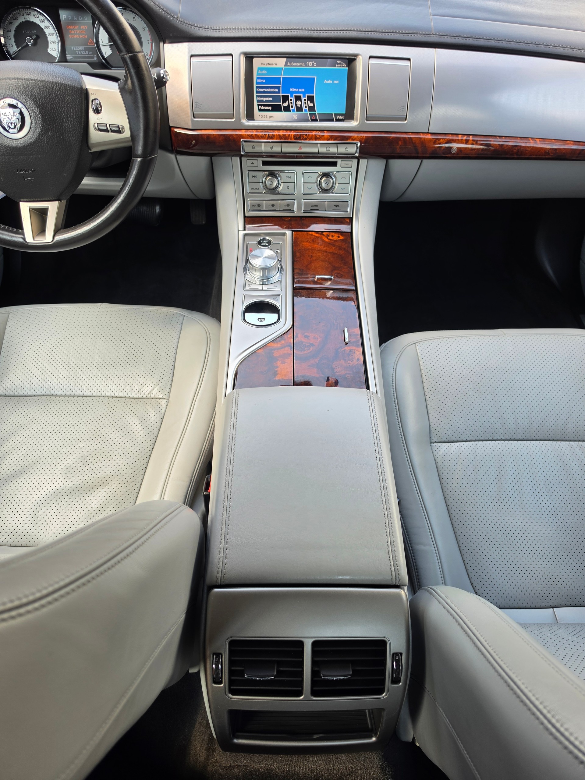 JAGUAR XF 3.0 V6 Premium Luxury-image-28