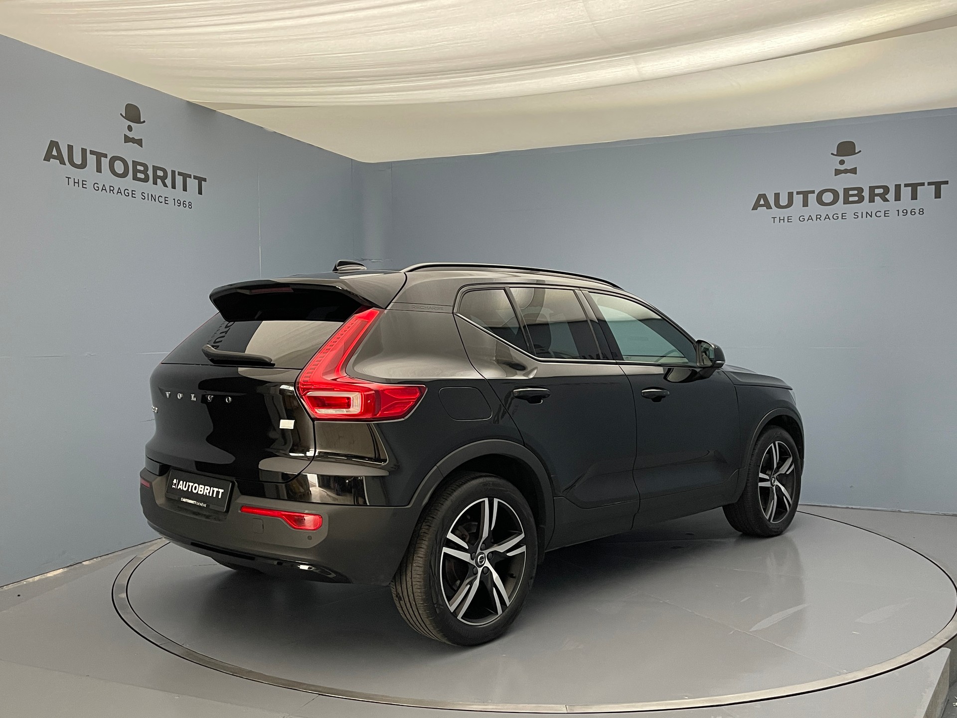 VOLVO XC40 1.5 T5 PiH R-Design-image-4