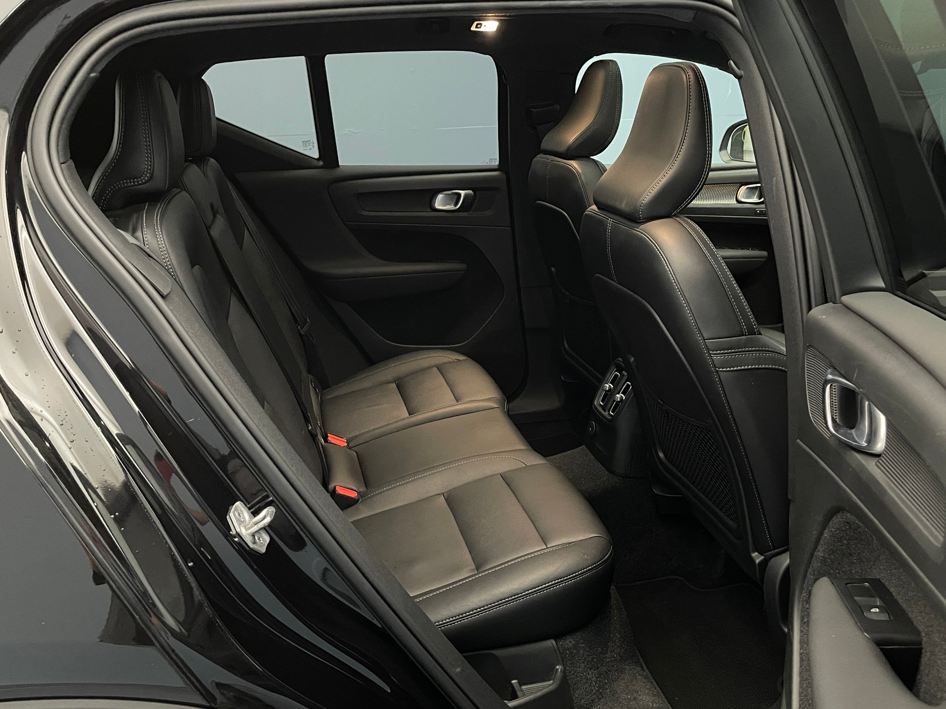 VOLVO XC40 1.5 T5 PiH R-Design-image-8