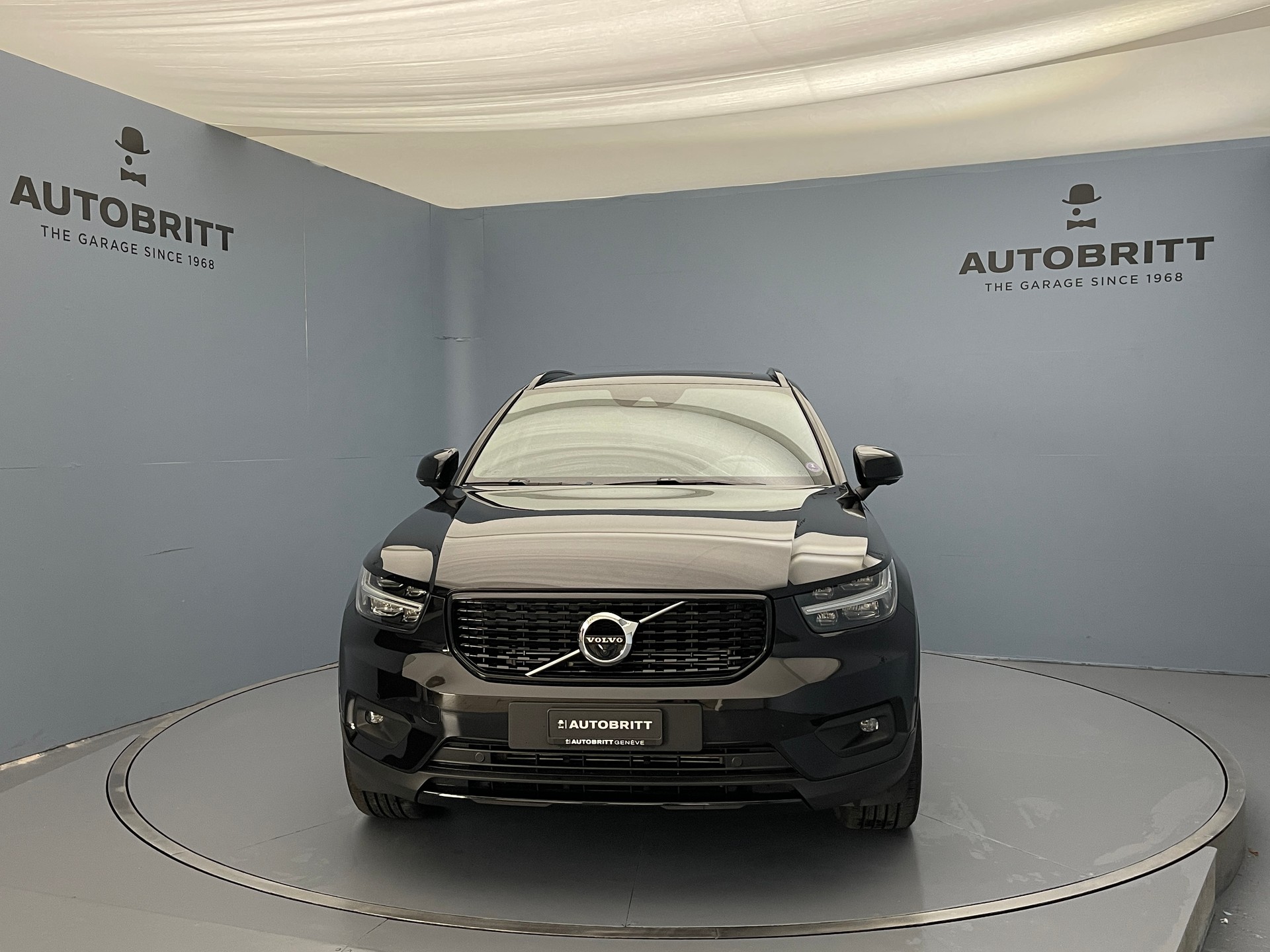VOLVO XC40 1.5 T5 PiH R-Design-showroom-element-2