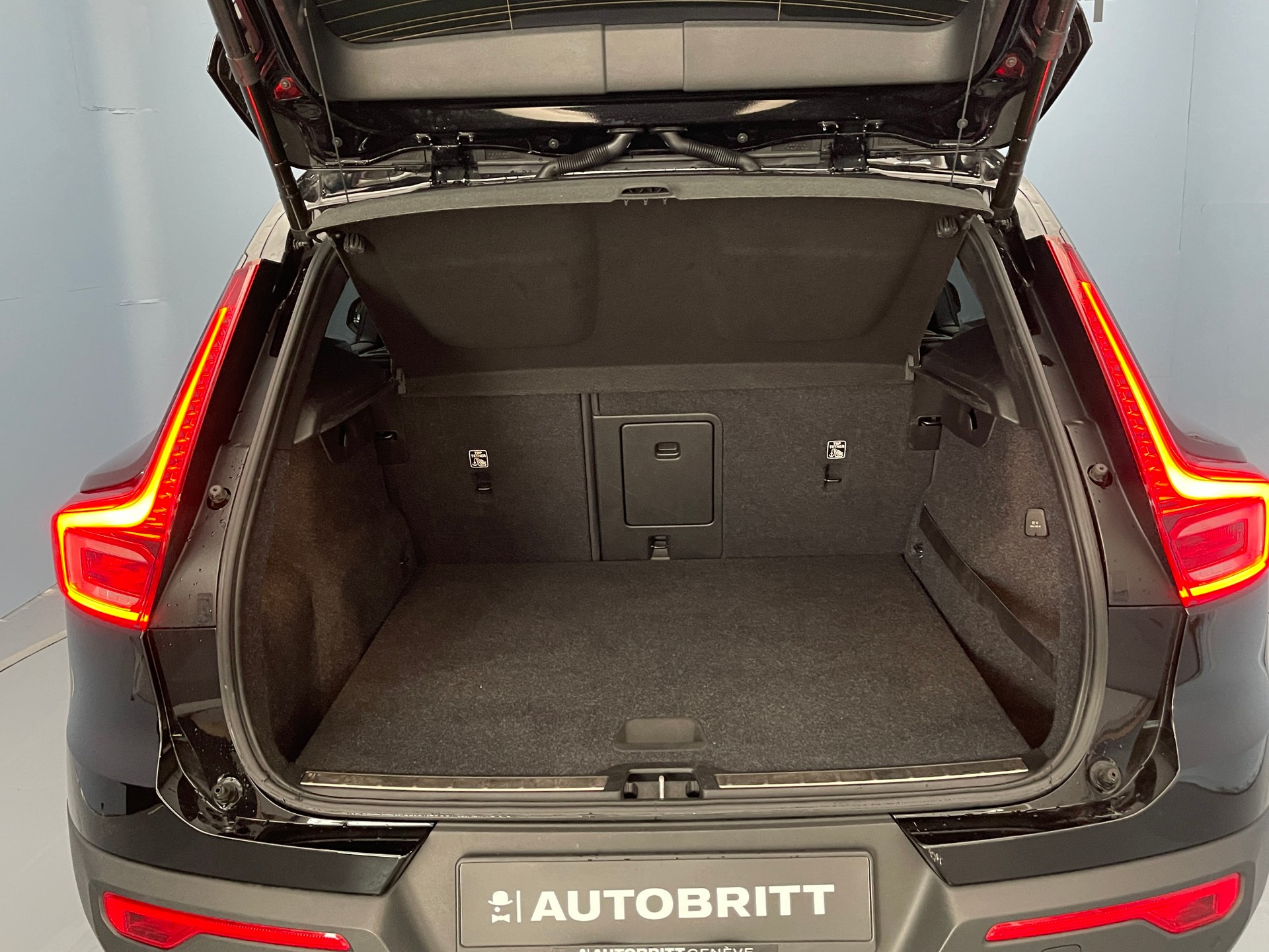 VOLVO XC40 1.5 T5 PiH R-Design-image-7