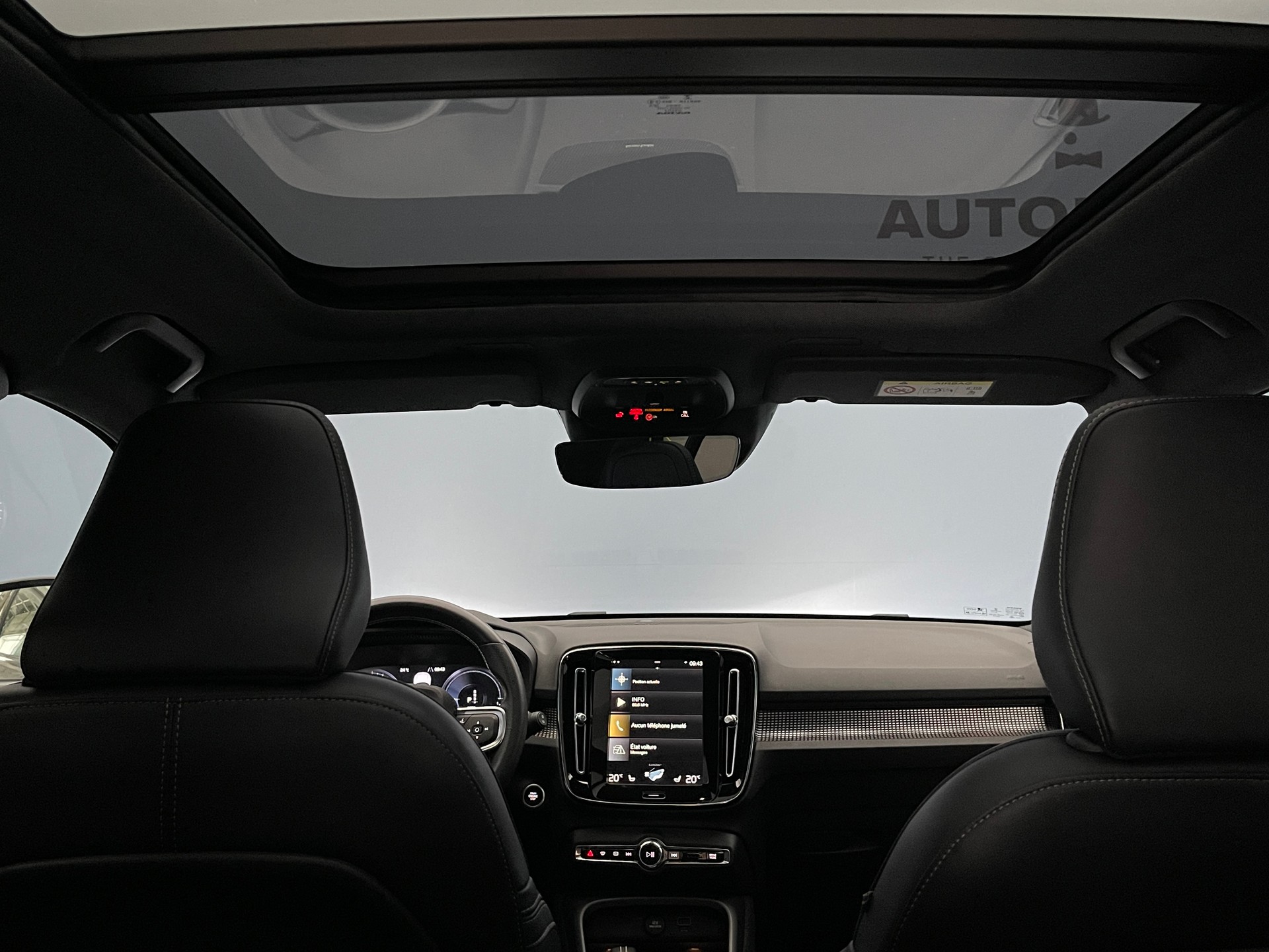 VOLVO XC40 1.5 T5 PiH R-Design-image-11