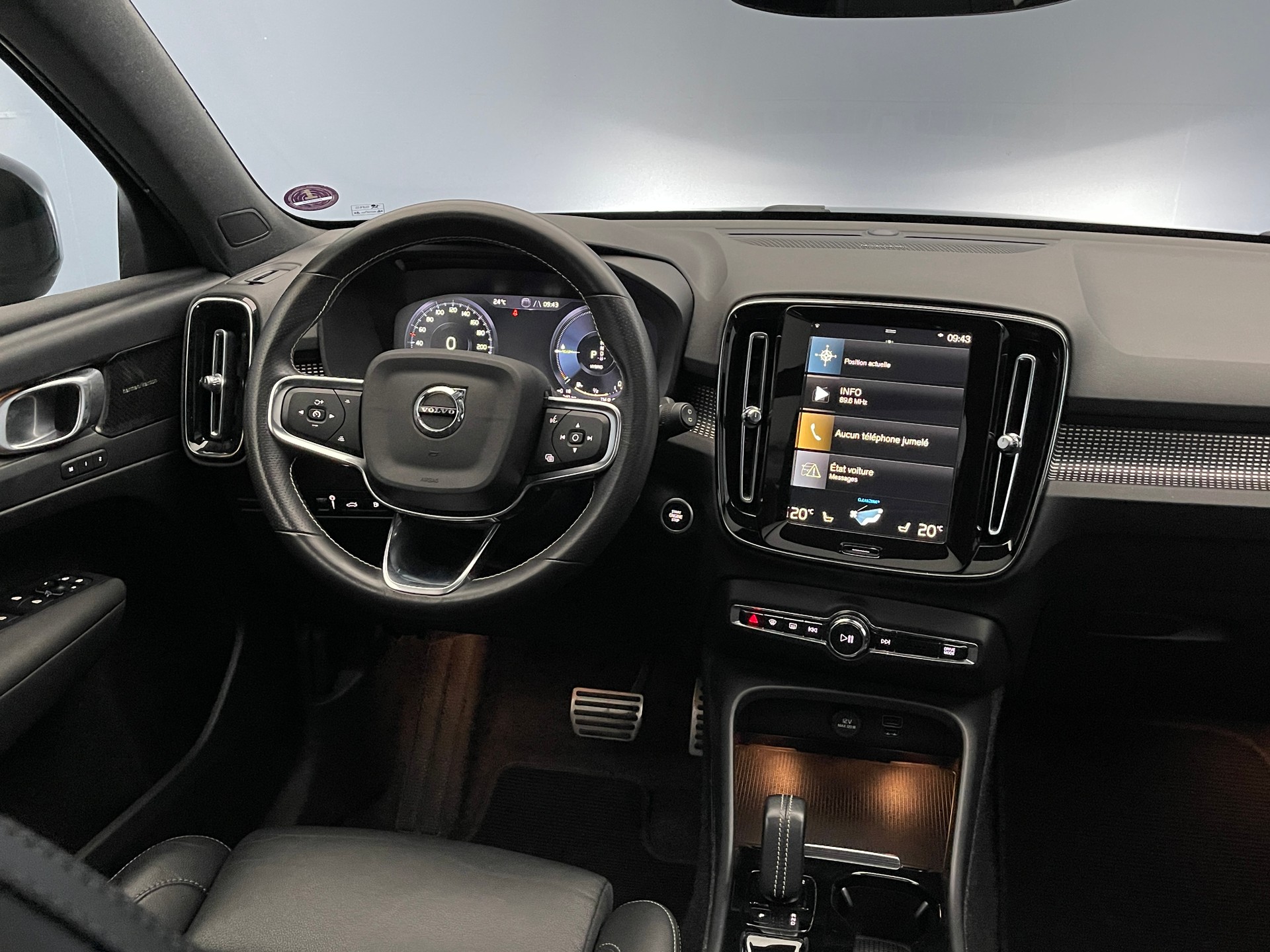 VOLVO XC40 1.5 T5 PiH R-Design-image-12