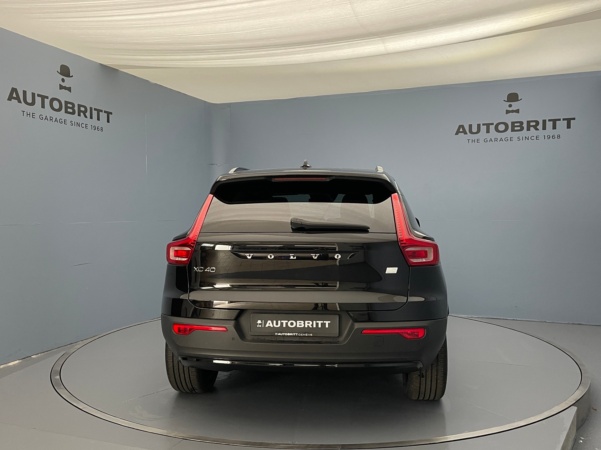 VOLVO XC40 1.5 T5 PiH R-Design-showroom-element-3