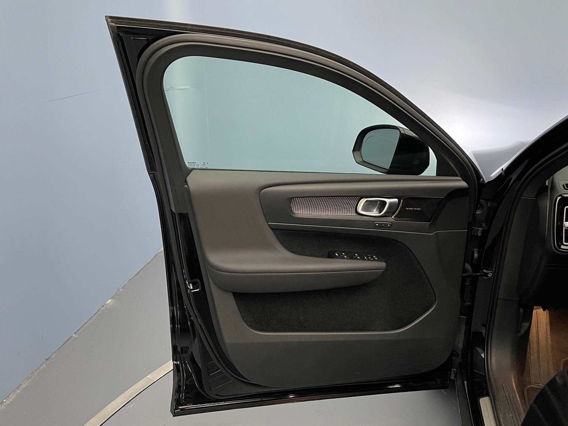 VOLVO XC40 1.5 T5 PiH R-Design-image-10