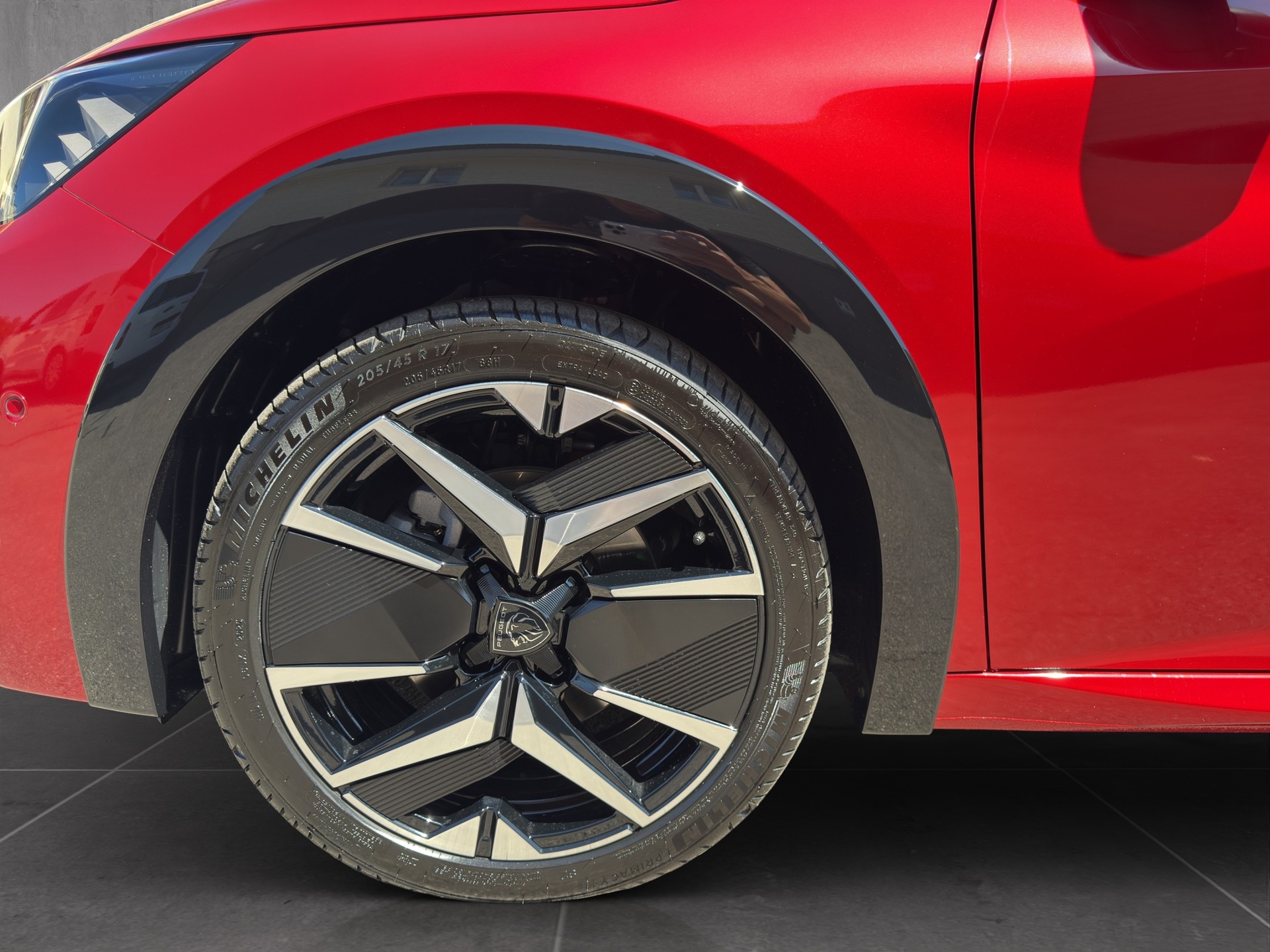 PEUGEOT 208 1.2 Hybrid 145 GT Exclusive-image-19