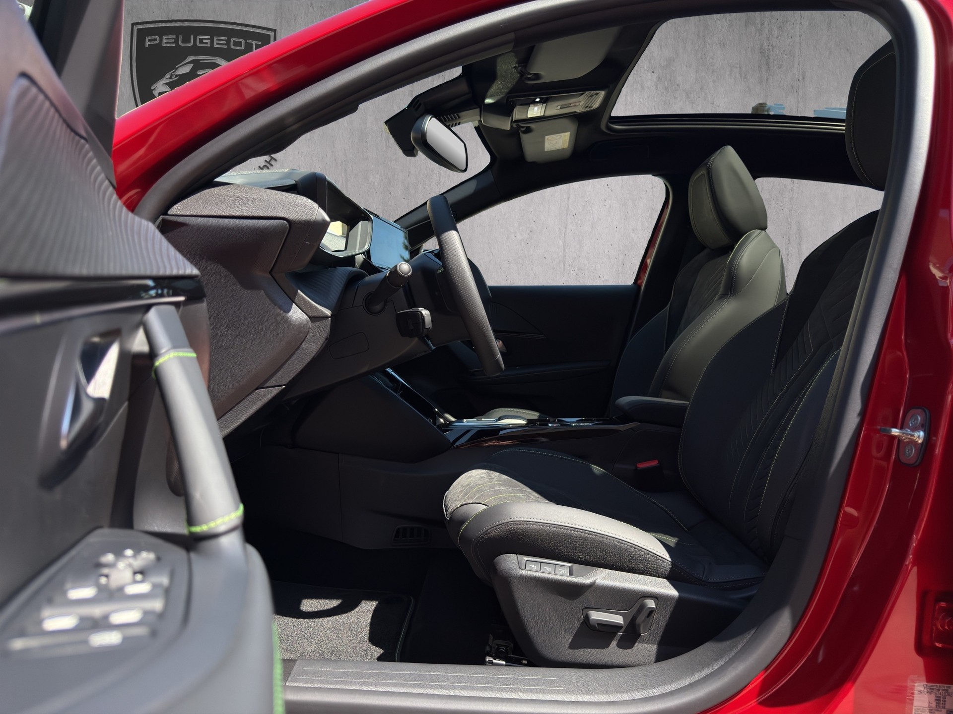 PEUGEOT 208 1.2 Hybrid 145 GT Exclusive-image-8