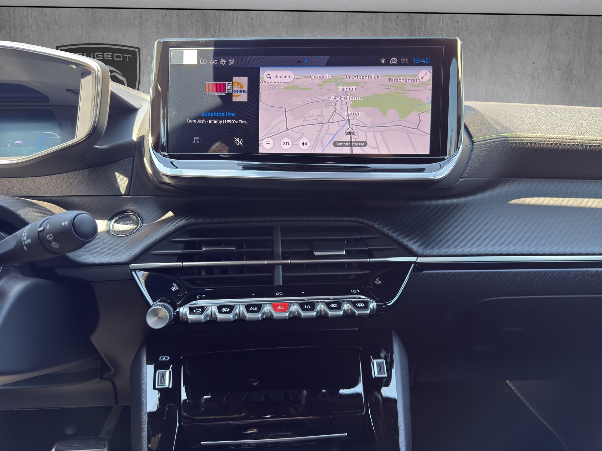 PEUGEOT 208 1.2 Hybrid 145 GT Exclusive-image-14
