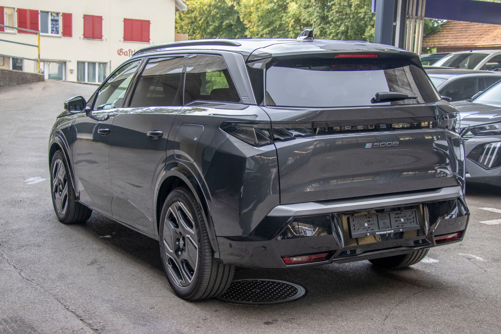 PEUGEOT 5008 210 73kWh Launch Edition-showroom-element-2