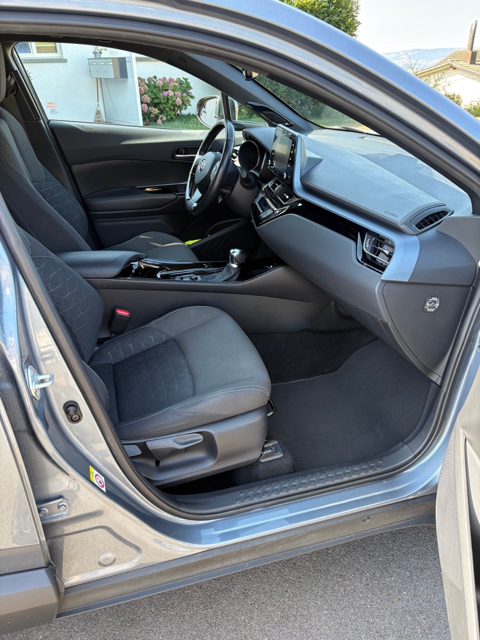 TOYOTA 2.0 VVTi HSD Trend-image-5