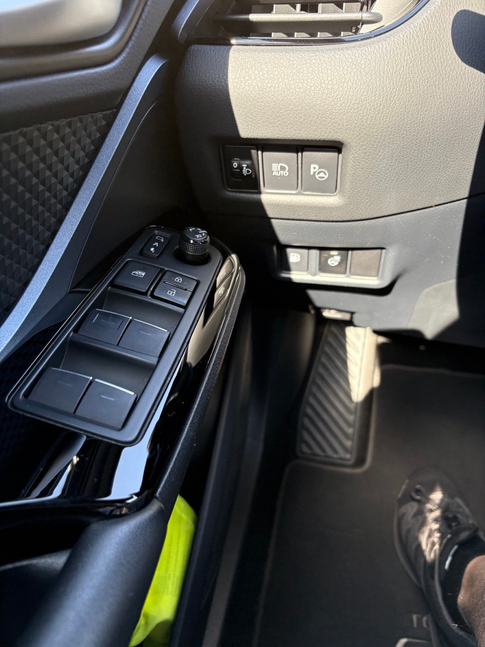 TOYOTA 2.0 VVTi HSD Trend-image-8