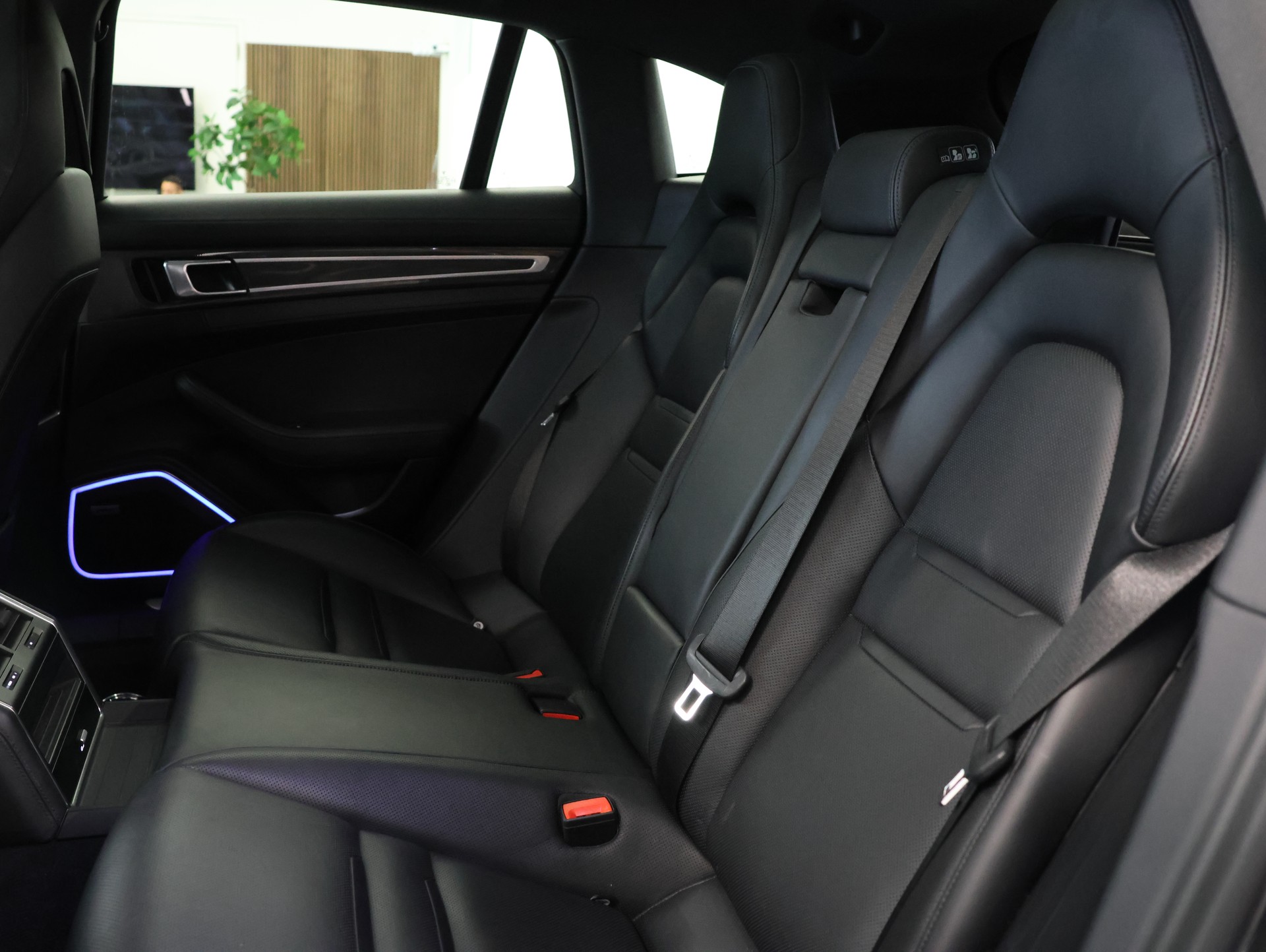 PORSCHE Panamera 4 E-Hybrid Sport Turismo PDK *Porsche Approved bis 03.2027* *Hinterachslenkung* *Bose*-image-33
