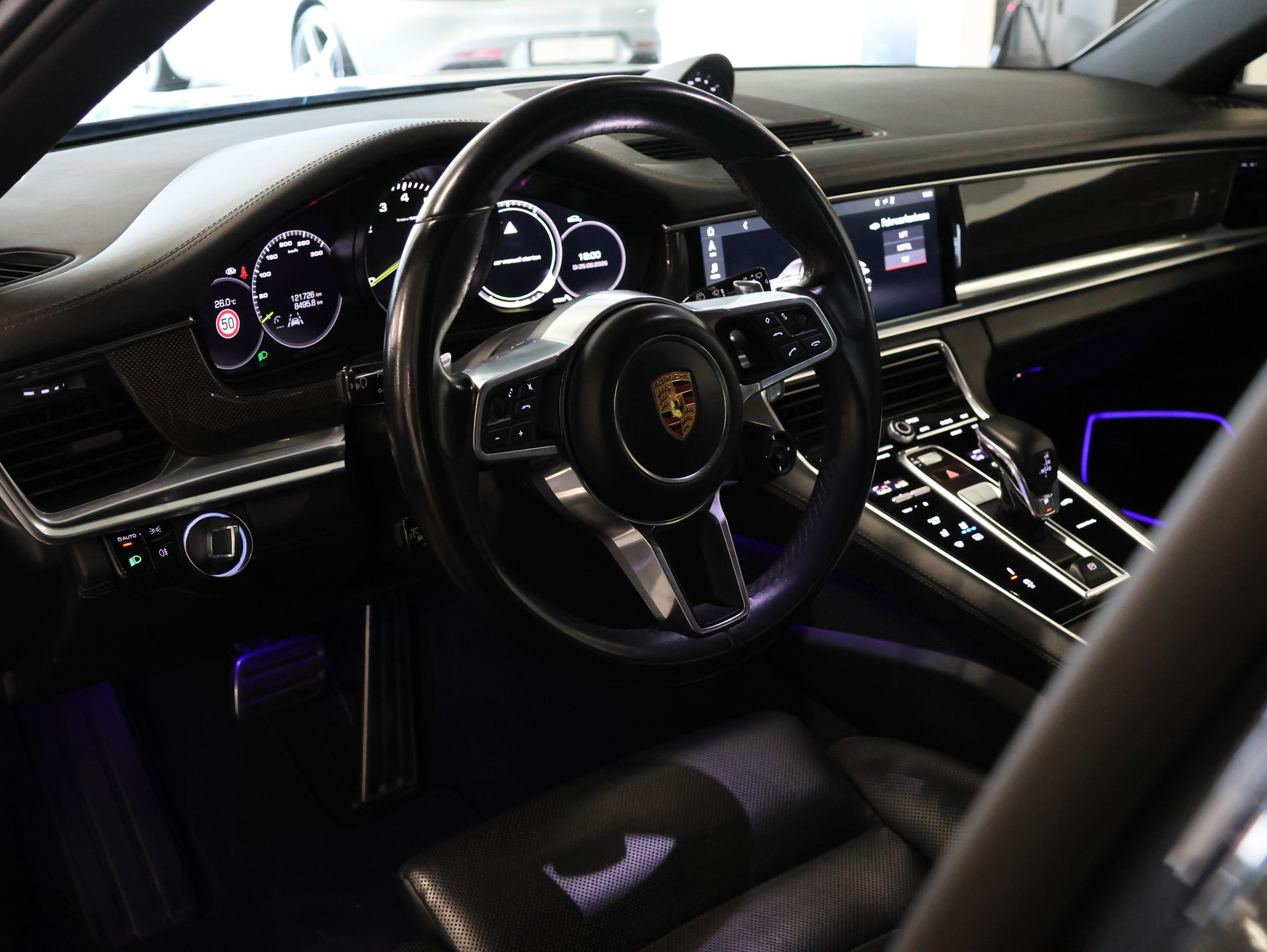 PORSCHE Panamera 4 E-Hybrid Sport Turismo PDK *Porsche Approved bis 03.2027* *Hinterachslenkung* *Bose*-image-18
