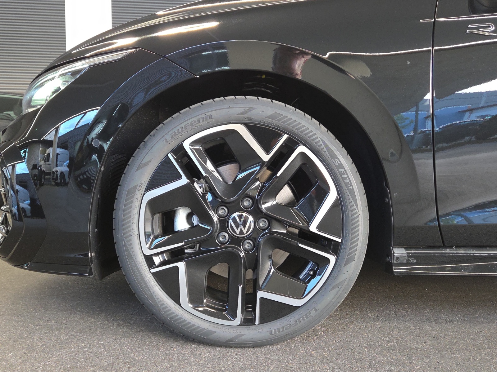 VW Golf 2.0 TSI R-Line DSG 4 Motion-image-10