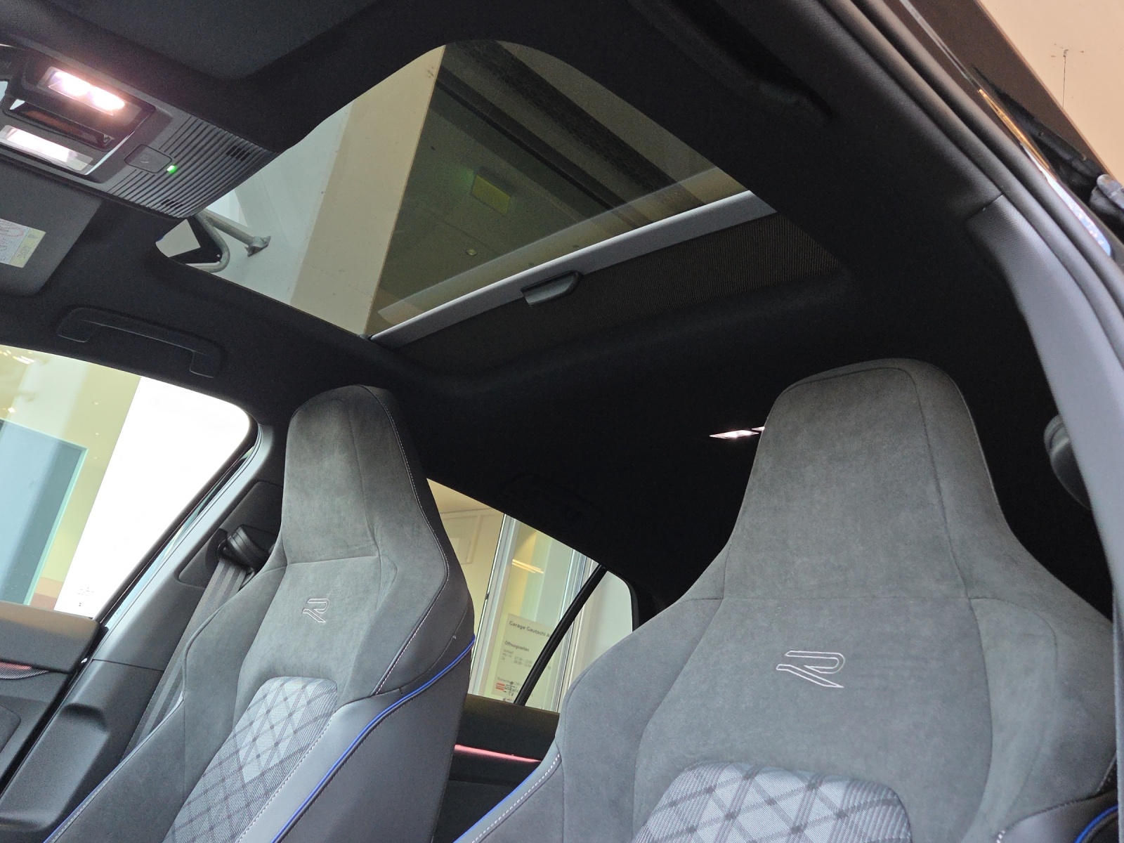 VW Golf 2.0 TSI R-Line DSG 4 Motion-image-12