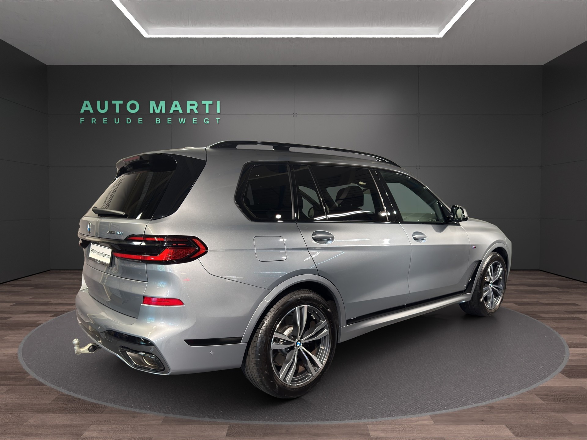 BMW X7 40i xDrive M Sport-showroom-element-3