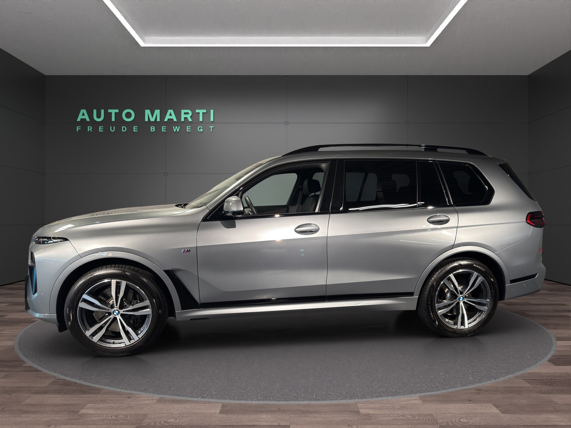 BMW X7 40i xDrive M Sport-showroom-element-1