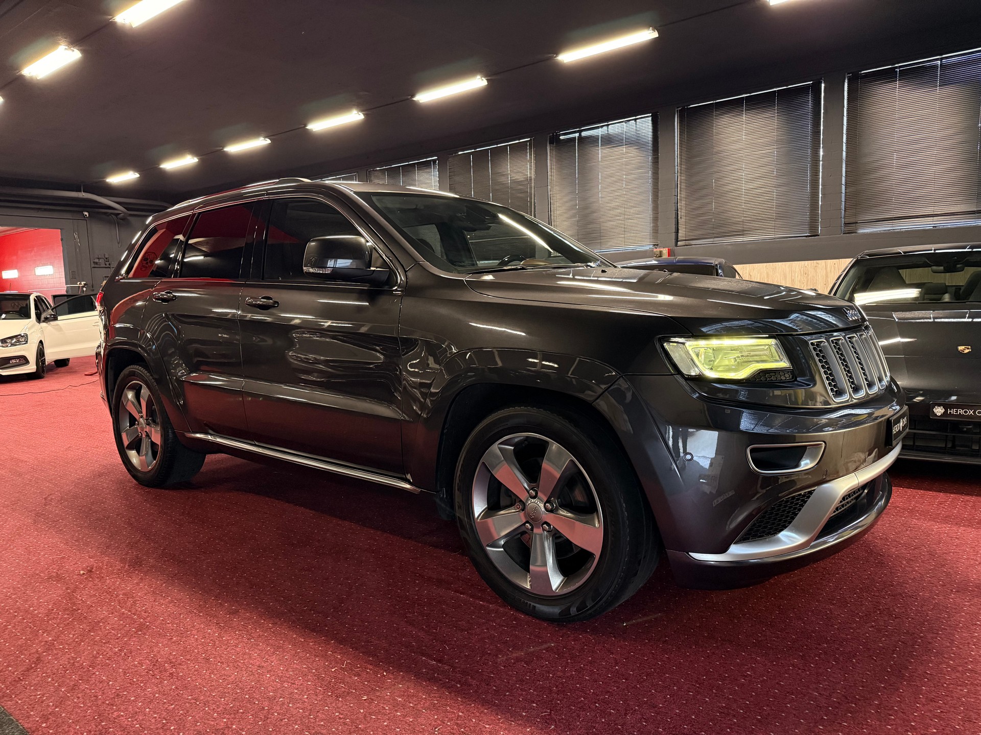 JEEP Grand Cherokee 3.0 CRD Summit / ** Frisch ab MFK & Service - Vollausstattung **-showroom-element-3