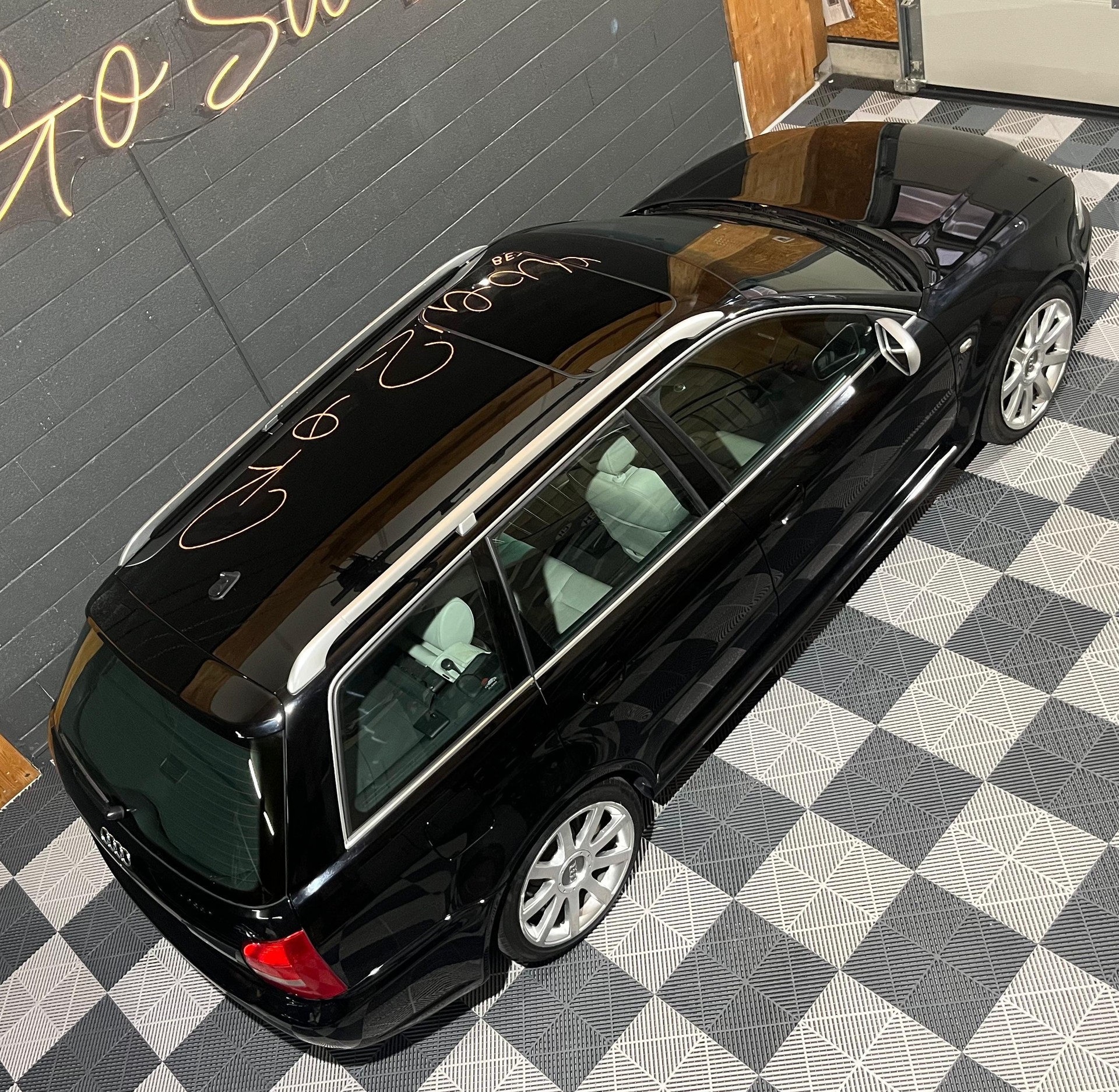 AUDI RS4 Avant quattro-showroom-element-2