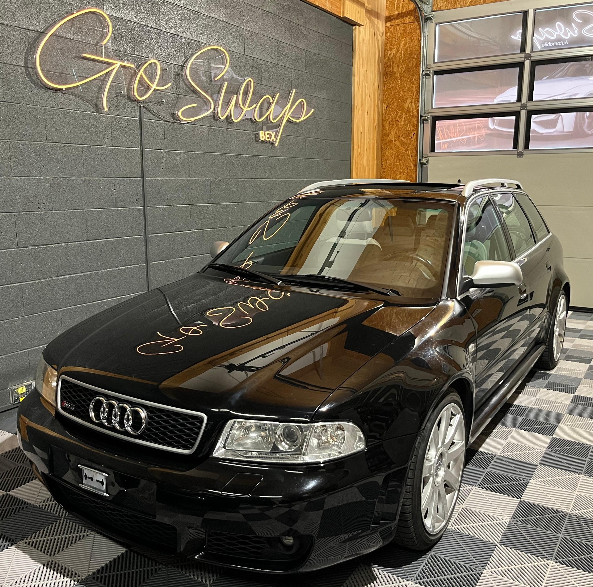 AUDI RS4 Avant quattro-image-4