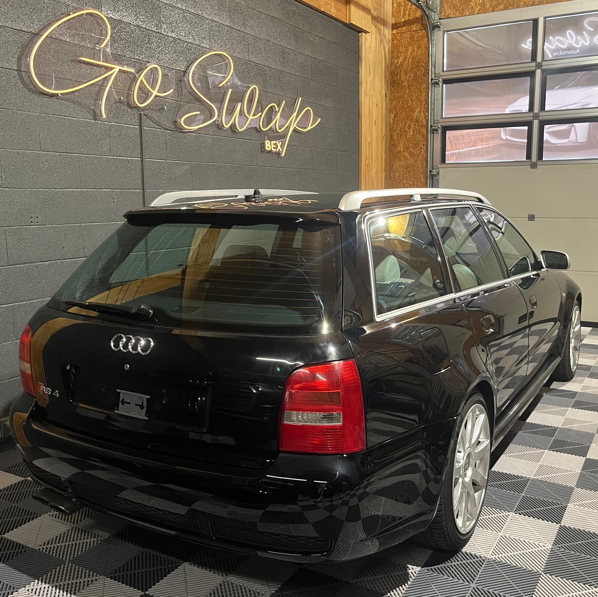 AUDI RS4 Avant quattro-showroom-element-3