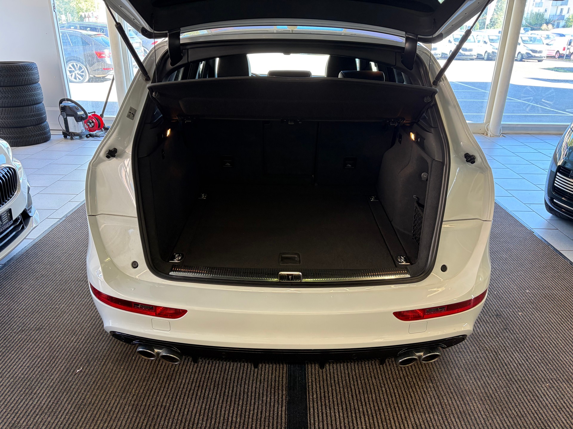 AUDI SQ5 3.0 TDI plus quattro | CH | Panorama | Black Paket | Rautensteppung Leder | DAB | B&O Sound | Kamera |-image-24