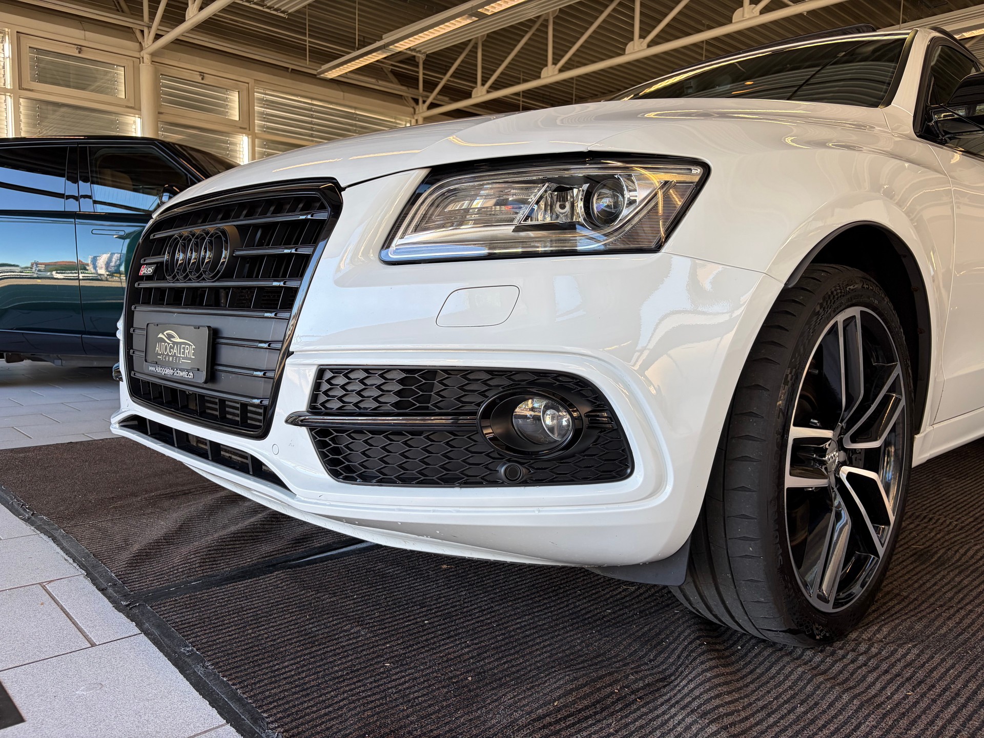 AUDI SQ5 3.0 TDI plus quattro | CH | Panorama | Black Paket | Rautensteppung Leder | DAB | B&O Sound | Kamera |-image-33