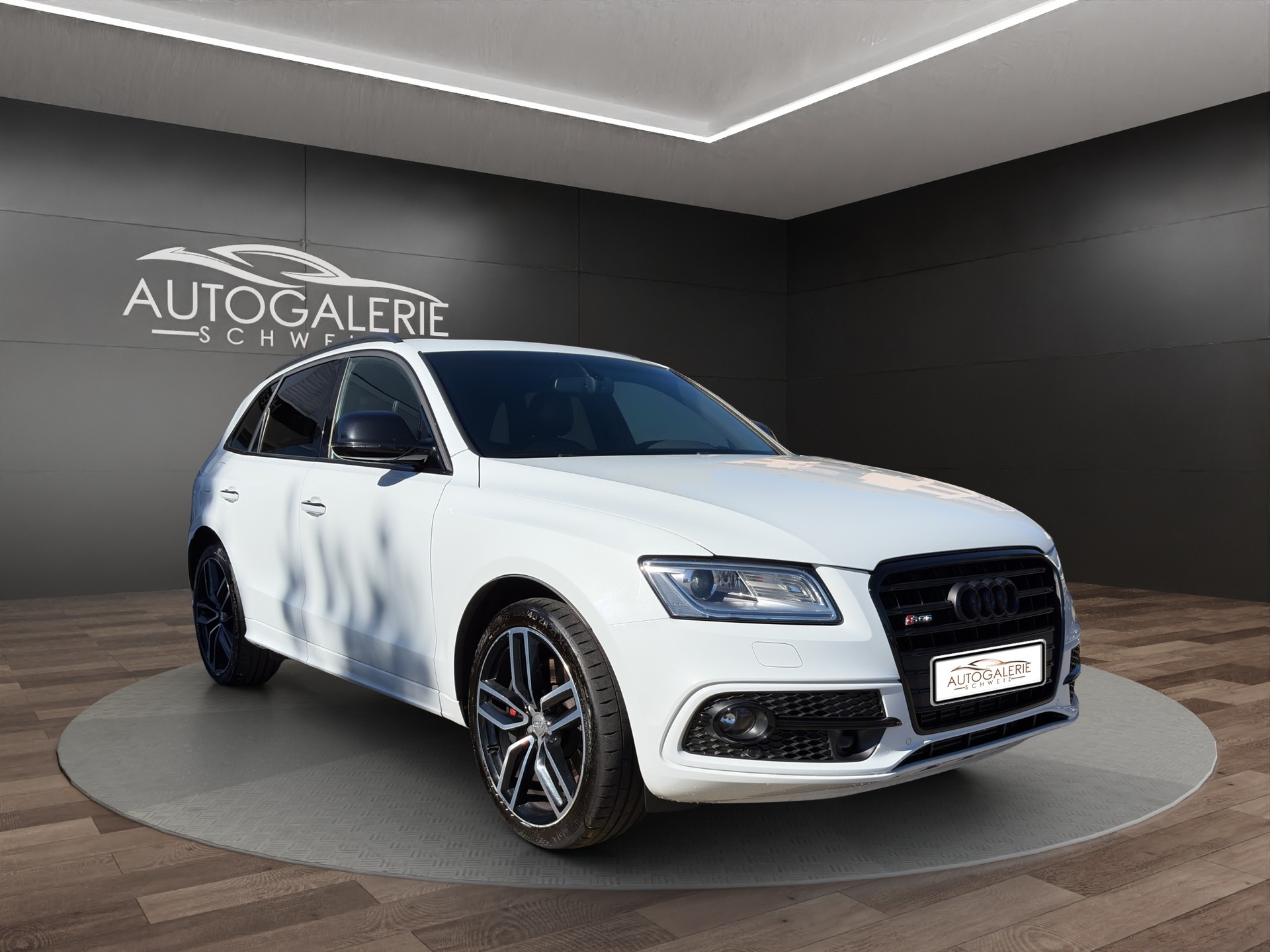 AUDI SQ5 3.0 TDI plus quattro | CH | Panorama | Black Paket | Rautensteppung Leder | DAB | B&O Sound | Kamera |-image-6