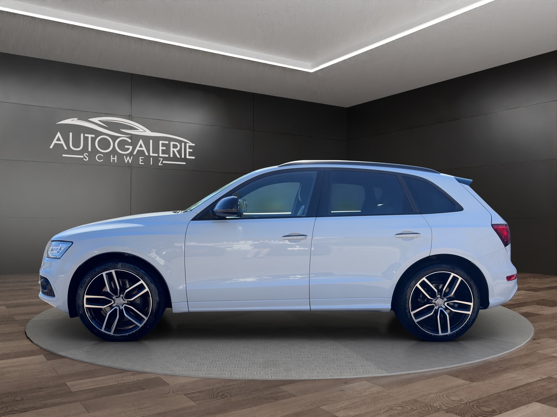 AUDI SQ5 3.0 TDI plus quattro | CH | Panorama | Black Paket | Rautensteppung Leder | DAB | B&O Sound | Kamera |-showroom-element-1