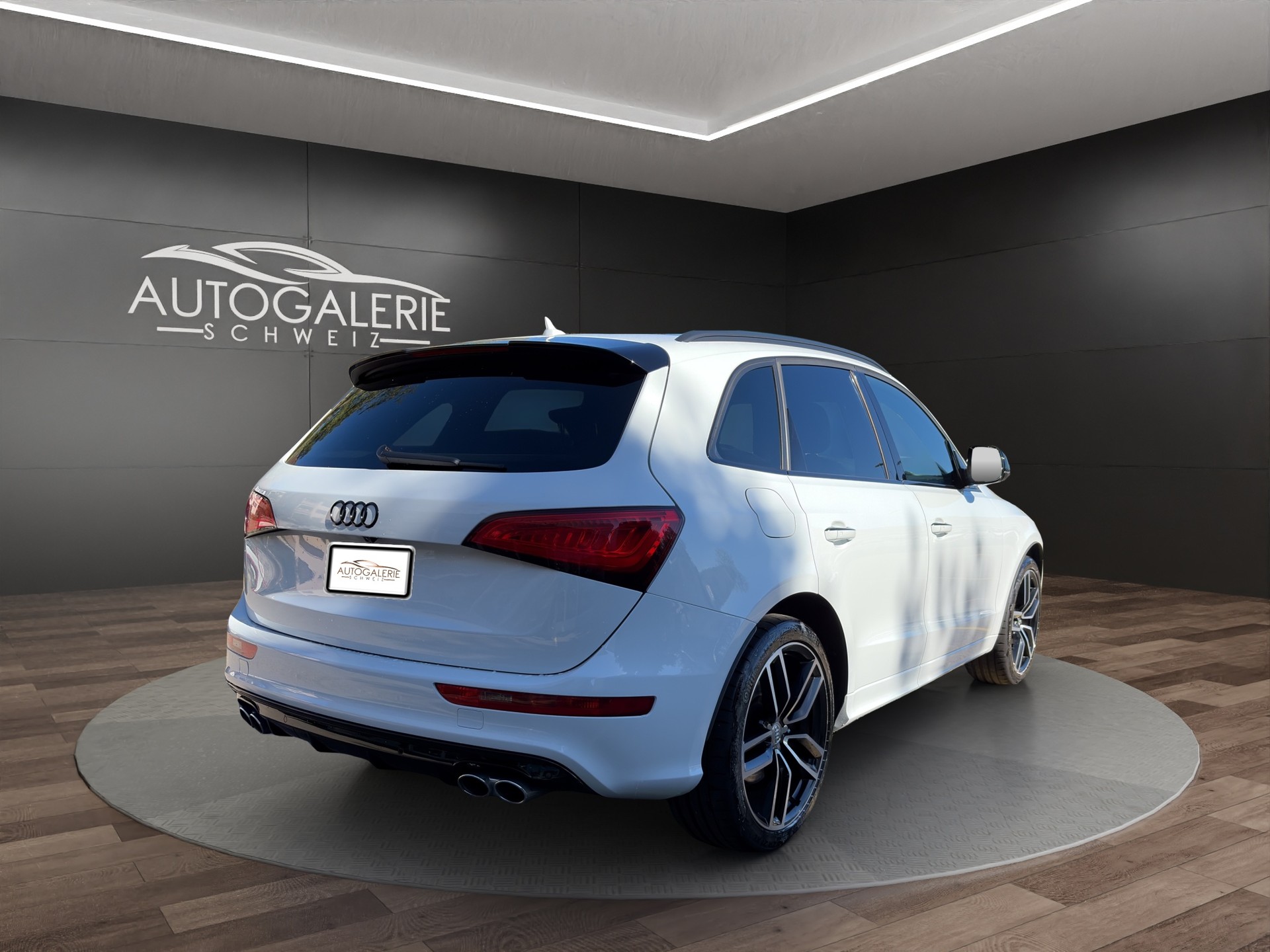AUDI SQ5 3.0 TDI plus quattro | CH | Panorama | Black Paket | Rautensteppung Leder | DAB | B&O Sound | Kamera |-image-4