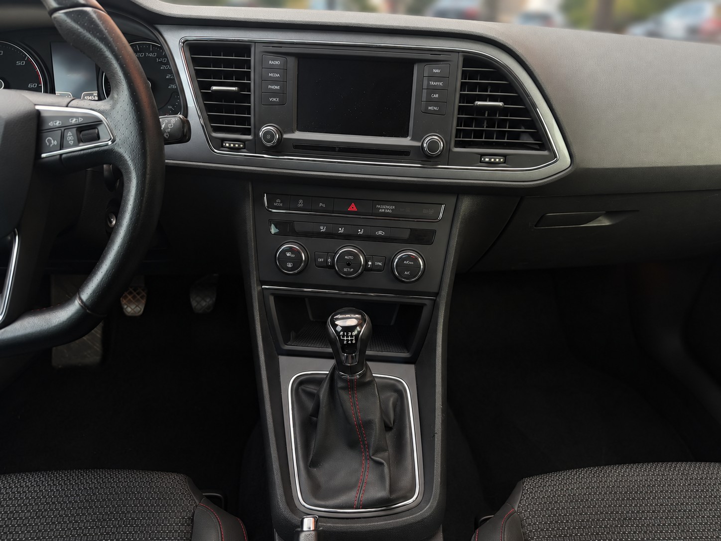 SEAT Leon ST 2.0 TDI FR 4Drive-image-11