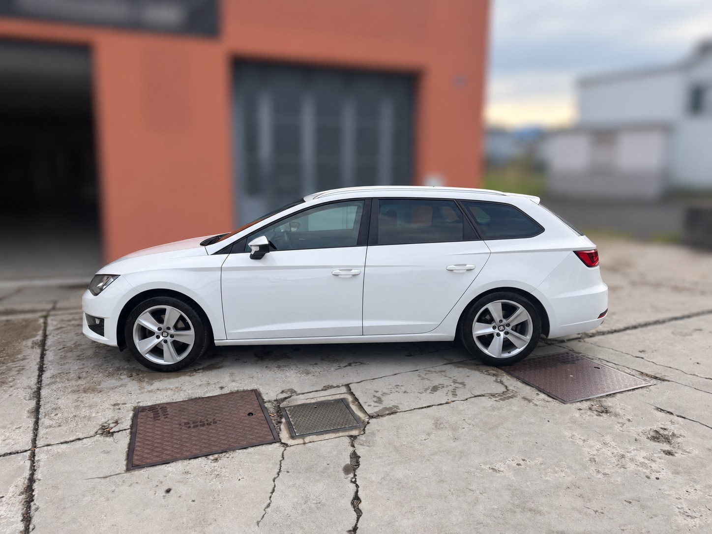 SEAT Leon ST 2.0 TDI FR 4Drive-showroom-element-1