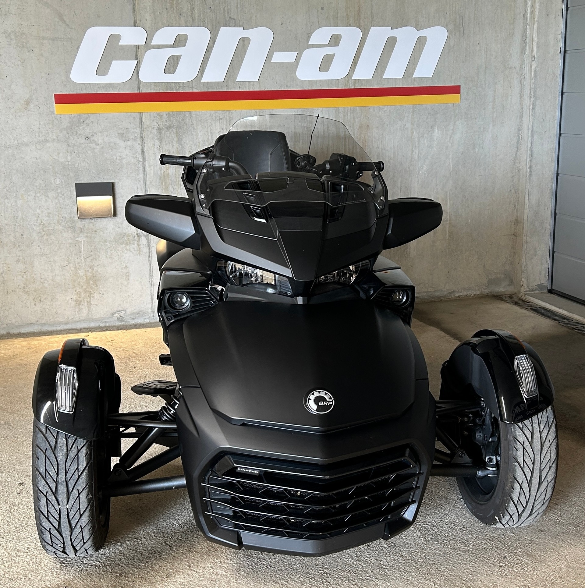 CAN-AM Spyder F3 Limited-image-1