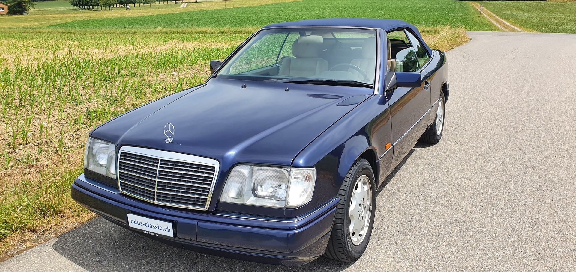 MERCEDES-BENZ E 220 Cabrio-image-1