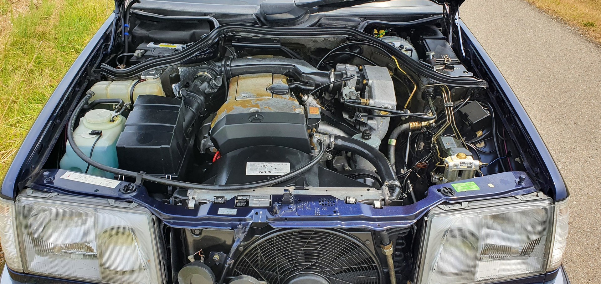 MERCEDES-BENZ E 220 Cabrio-image-11