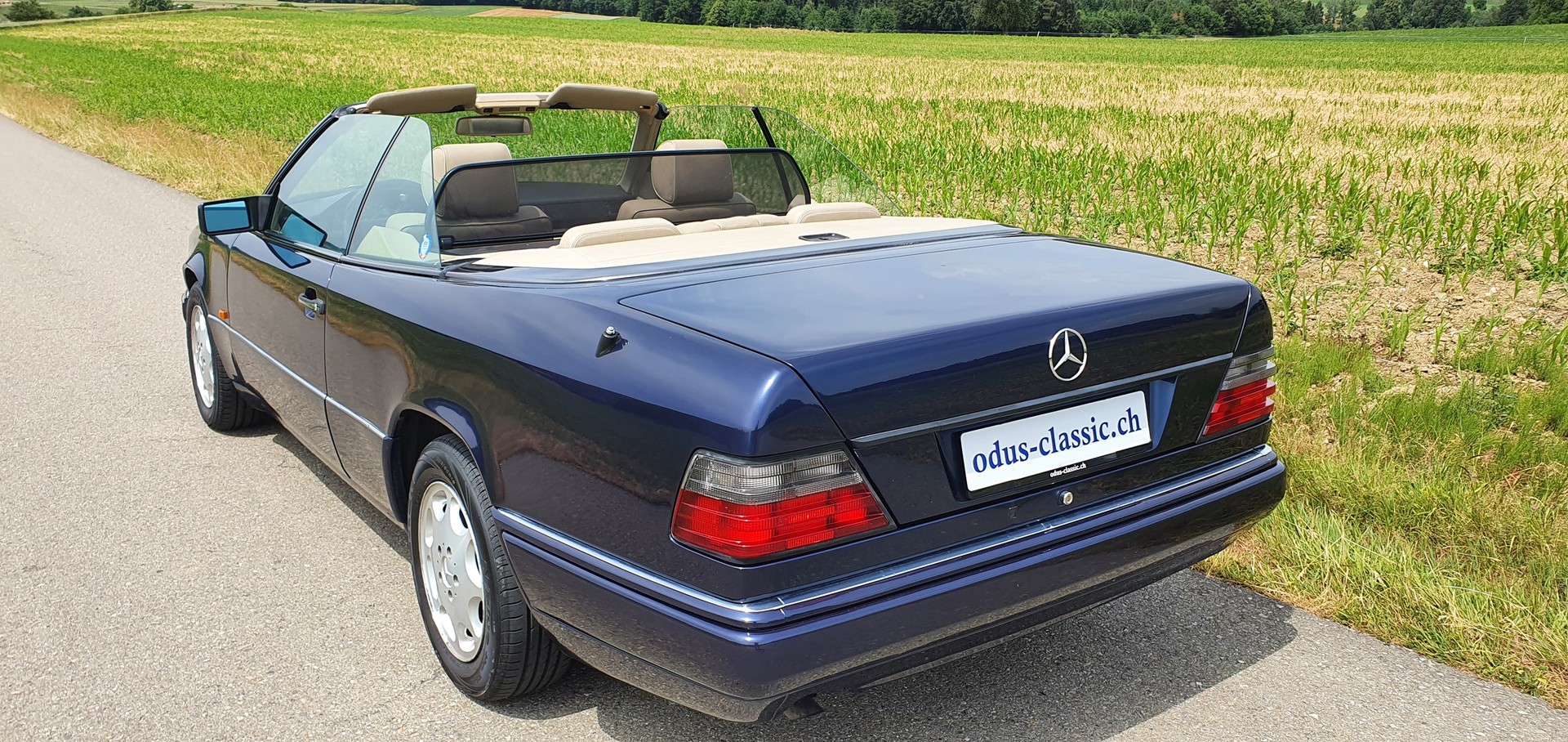 MERCEDES-BENZ E 220 Cabrio-image-2
