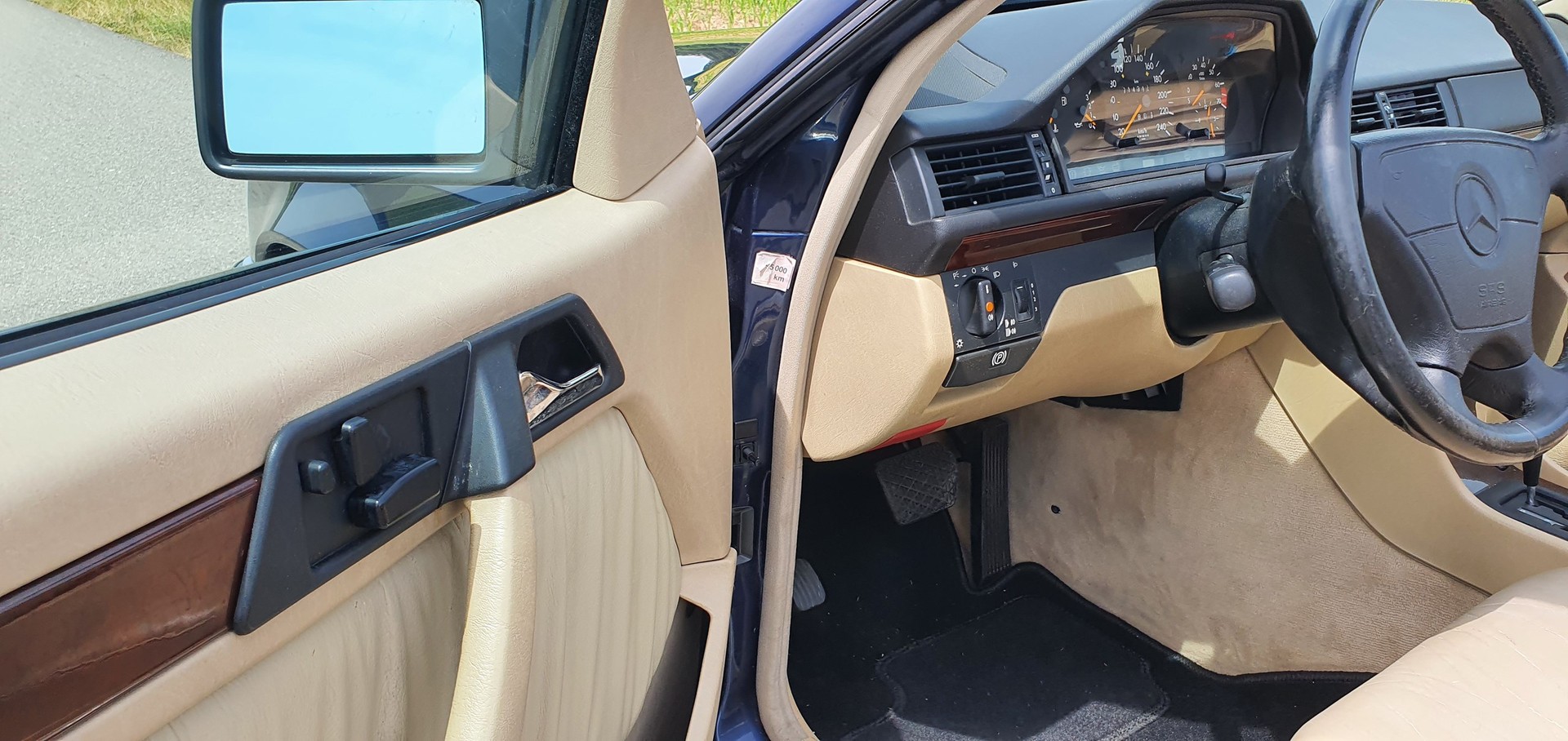 MERCEDES-BENZ E 220 Cabrio-image-8