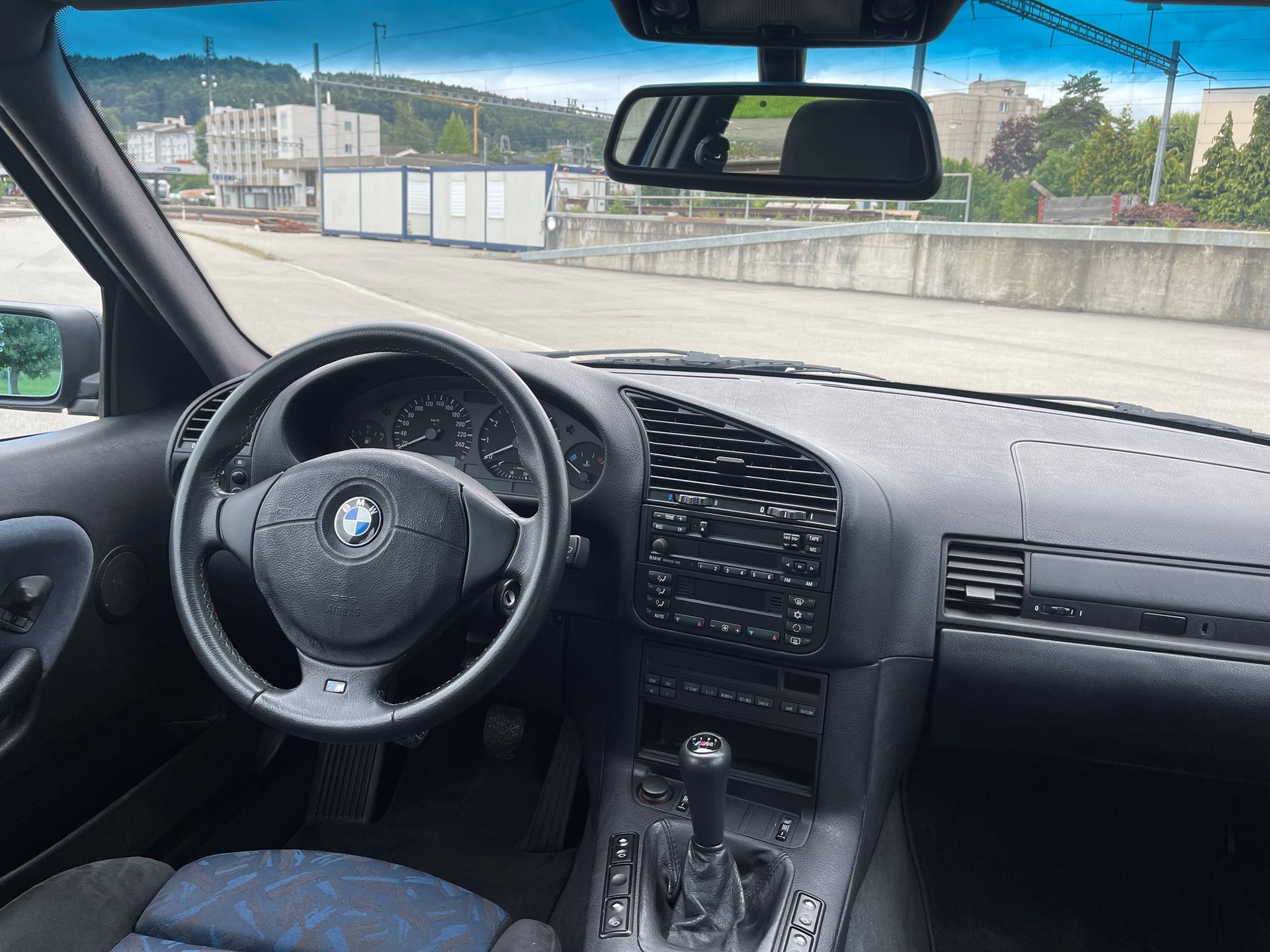 BMW 328i M-Paket-image-10