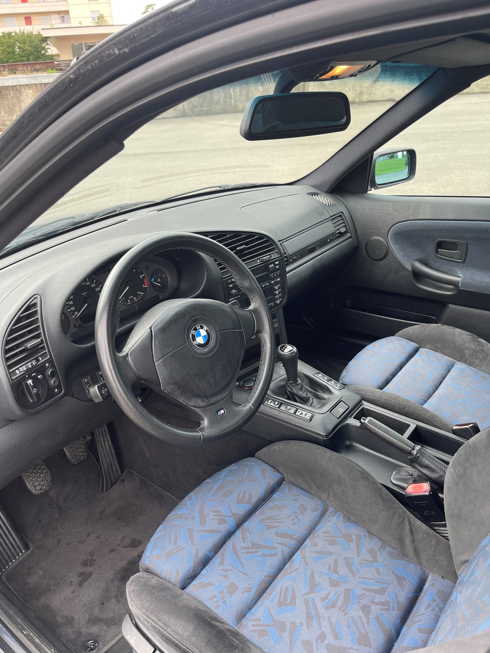 BMW 328i M-Paket-image-9