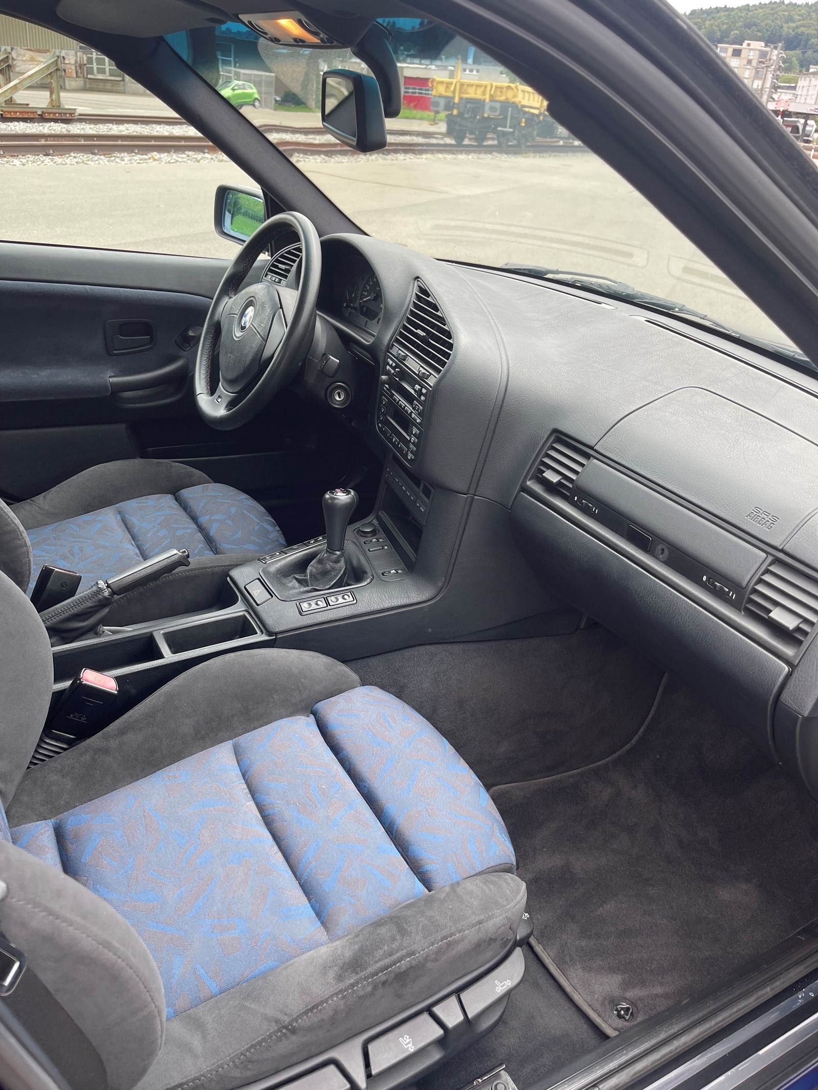 BMW 328i M-Paket-image-12