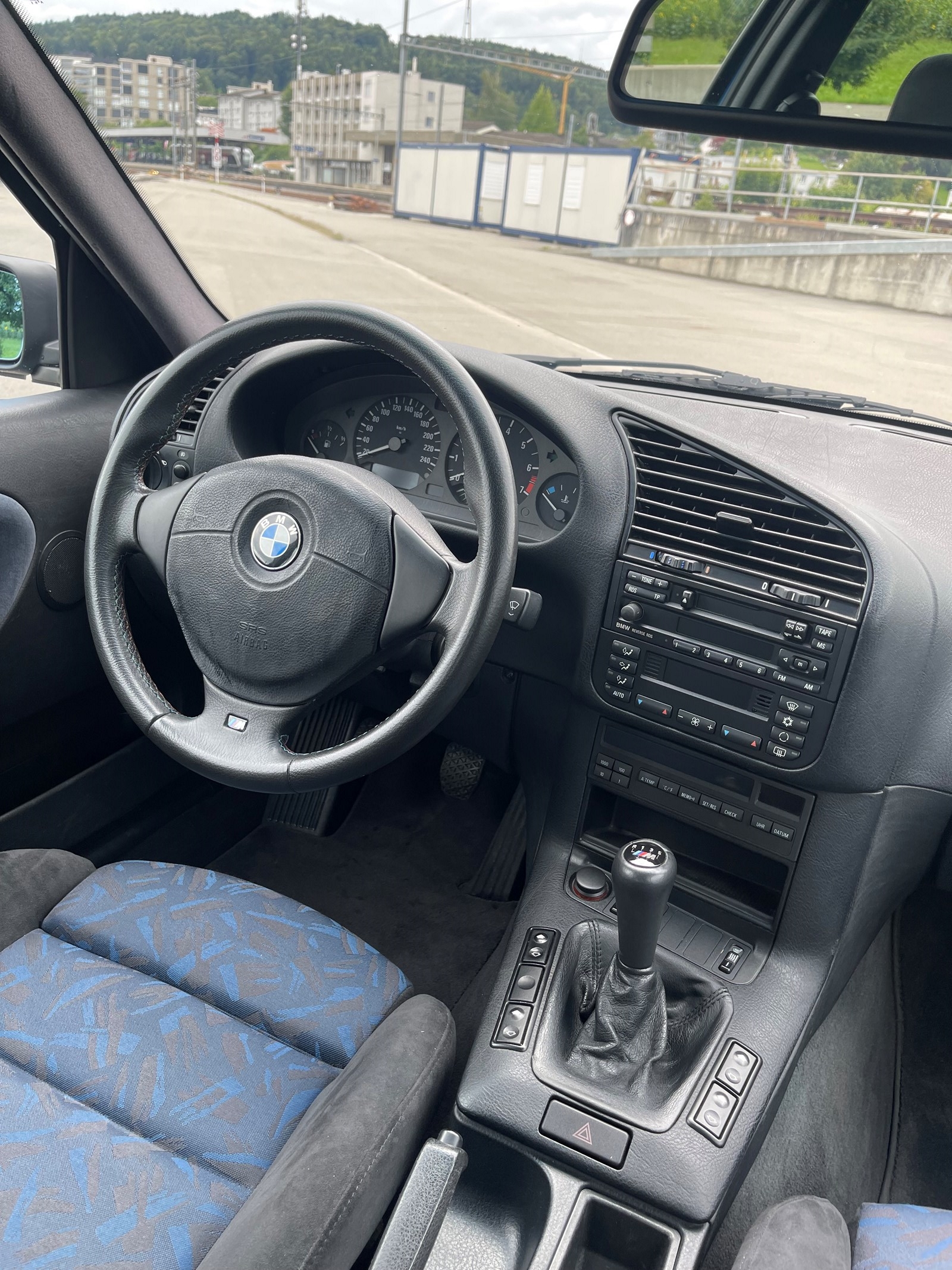 BMW 328i M-Paket-image-11
