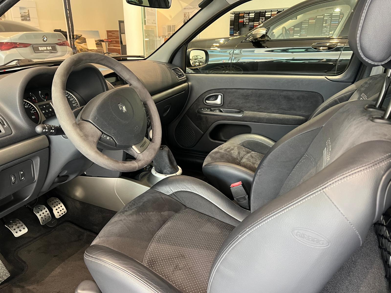 RENAULT Clio 3.0 Sport V6-image-5