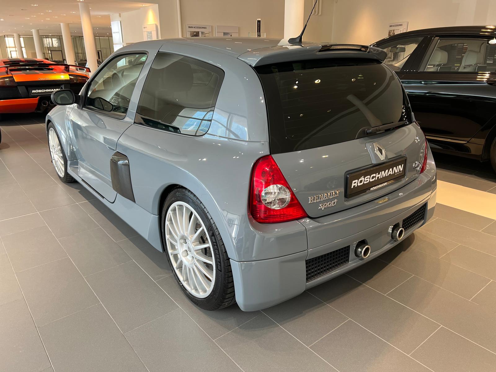 RENAULT Clio 3.0 Sport V6-image-4