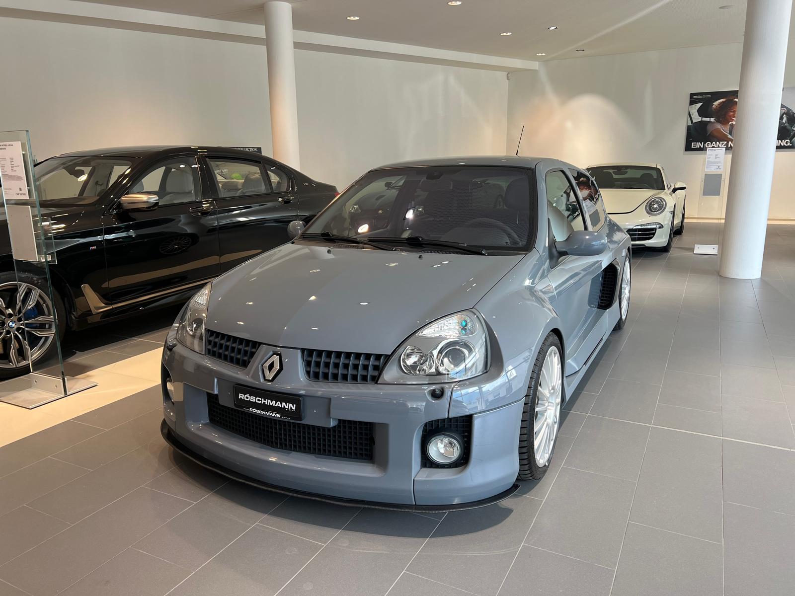 RENAULT Clio 3.0 Sport V6-showroom-element-1