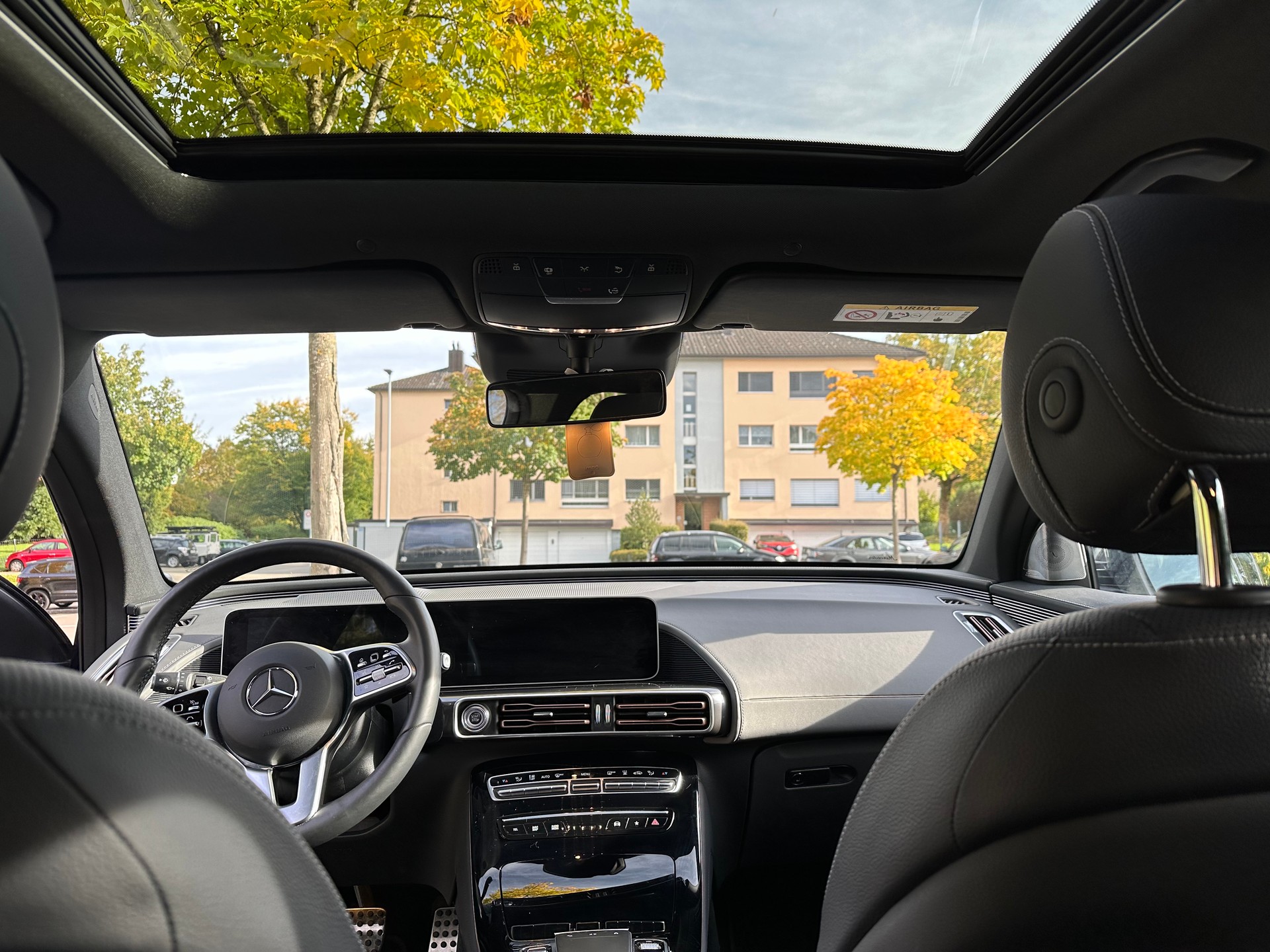 MERCEDES-BENZ EQC 400 AMG Line 4Matic-image-4