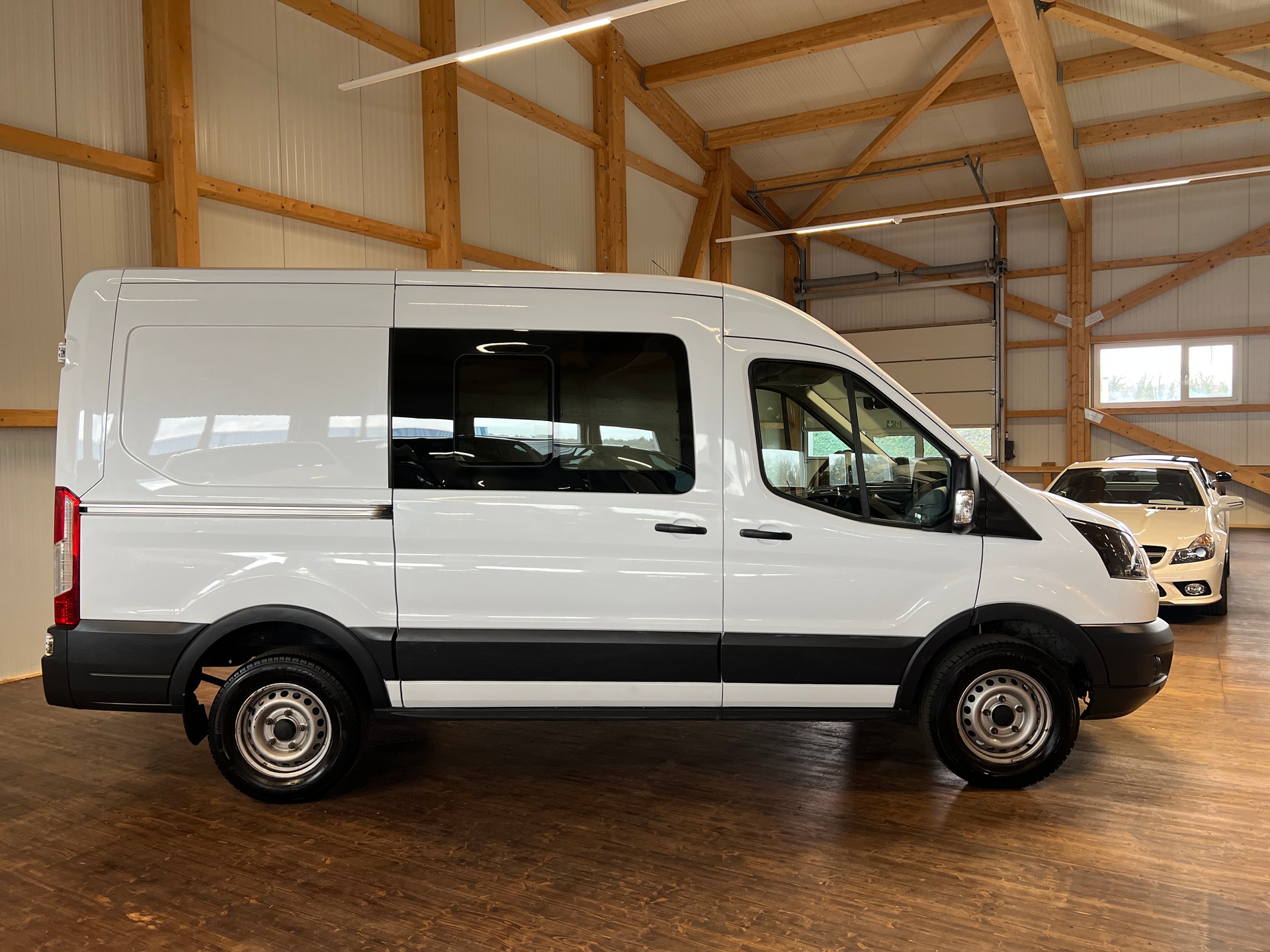 FORD Transit Van 350 L2 Ambiente 2.0 TDCi 130 4WD-showroom-element-3
