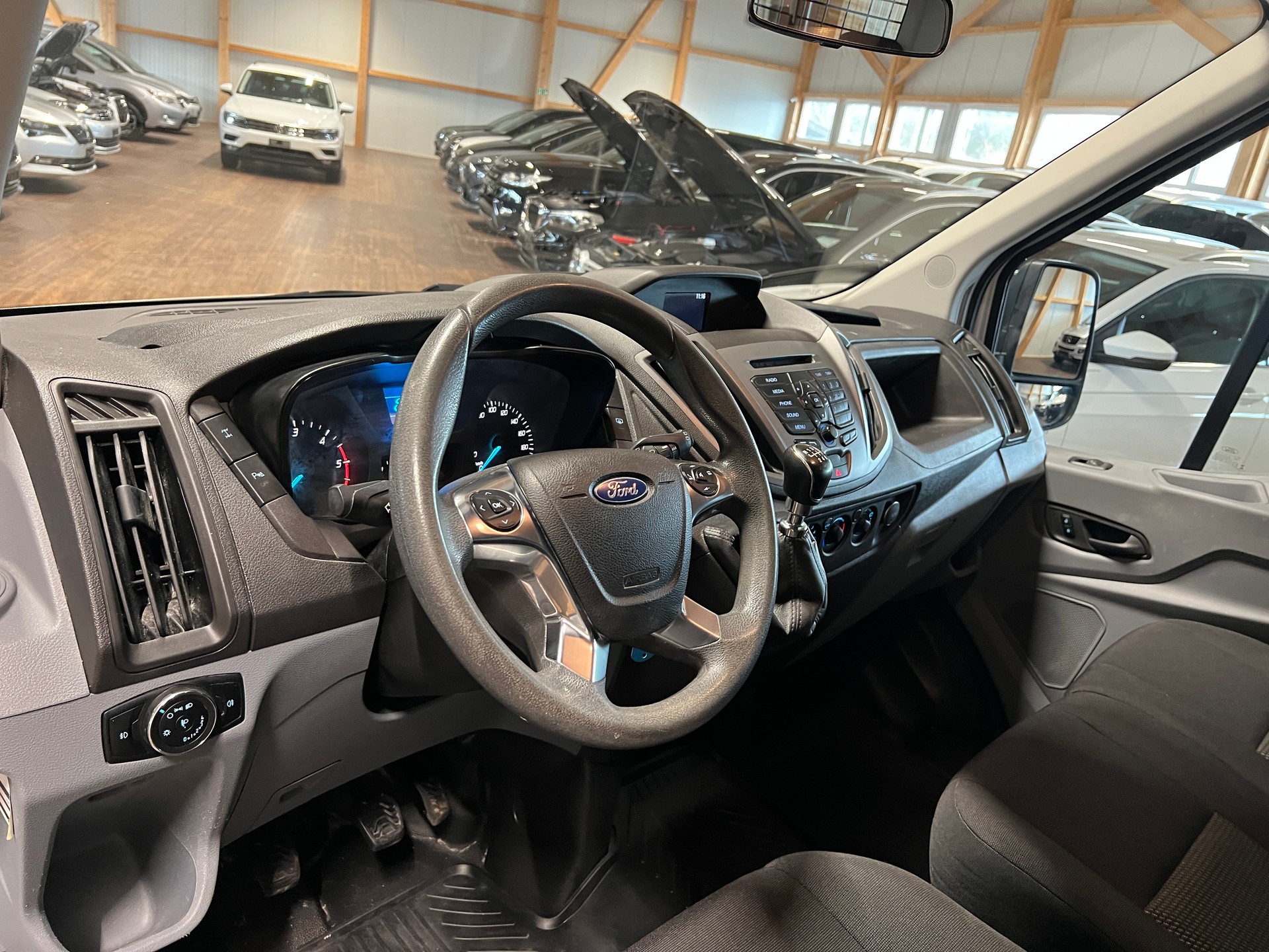 FORD Transit Van 350 L2 Ambiente 2.0 TDCi 130 4WD-image-8