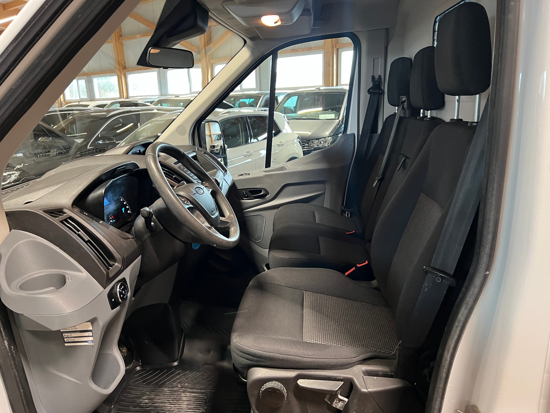 FORD Transit Van 350 L2 Ambiente 2.0 TDCi 130 4WD-image-7